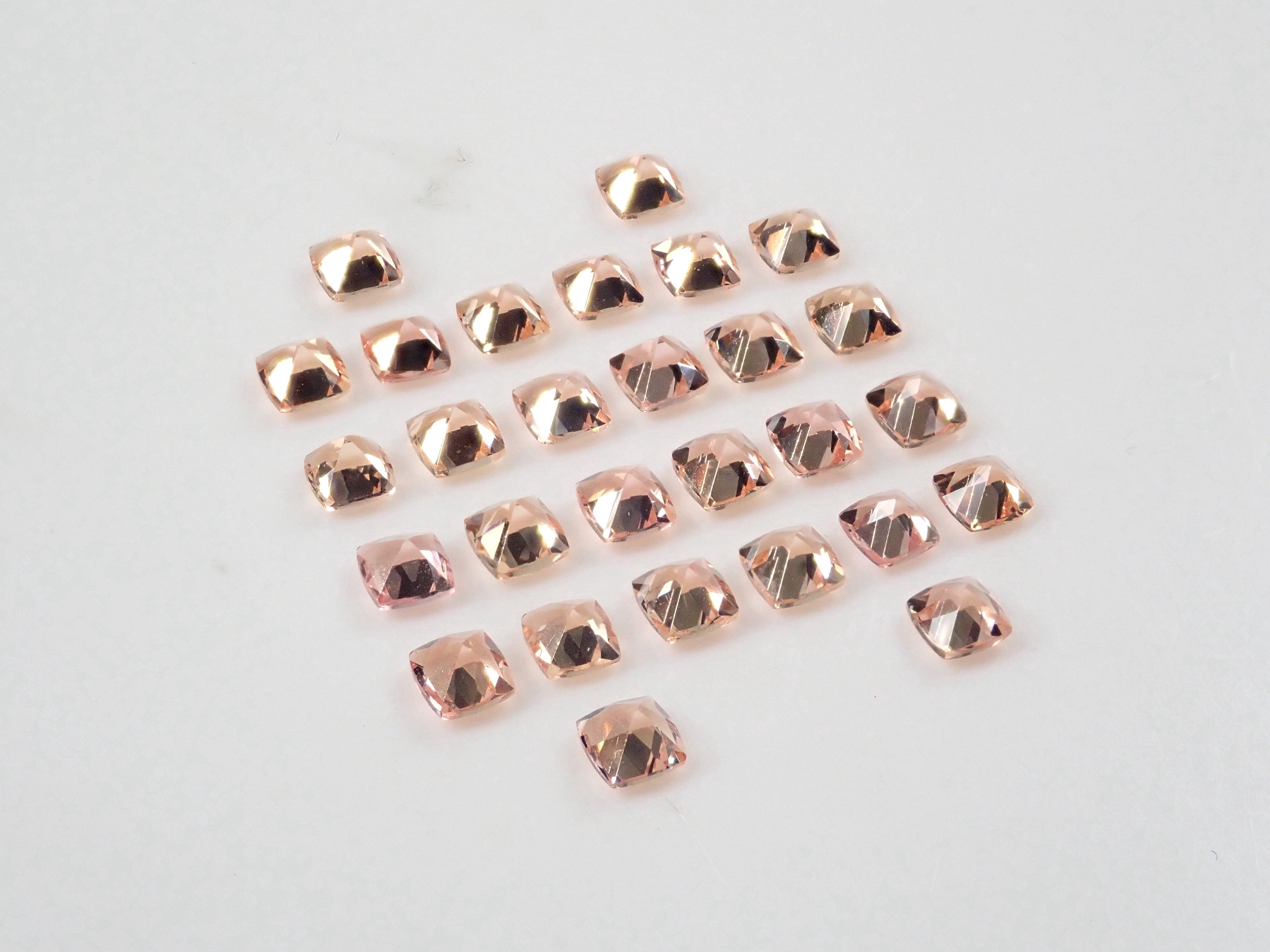 クッションカットのブラジル産インペリアルトパーズ1石ルース(3mm)《複数購入割引有》