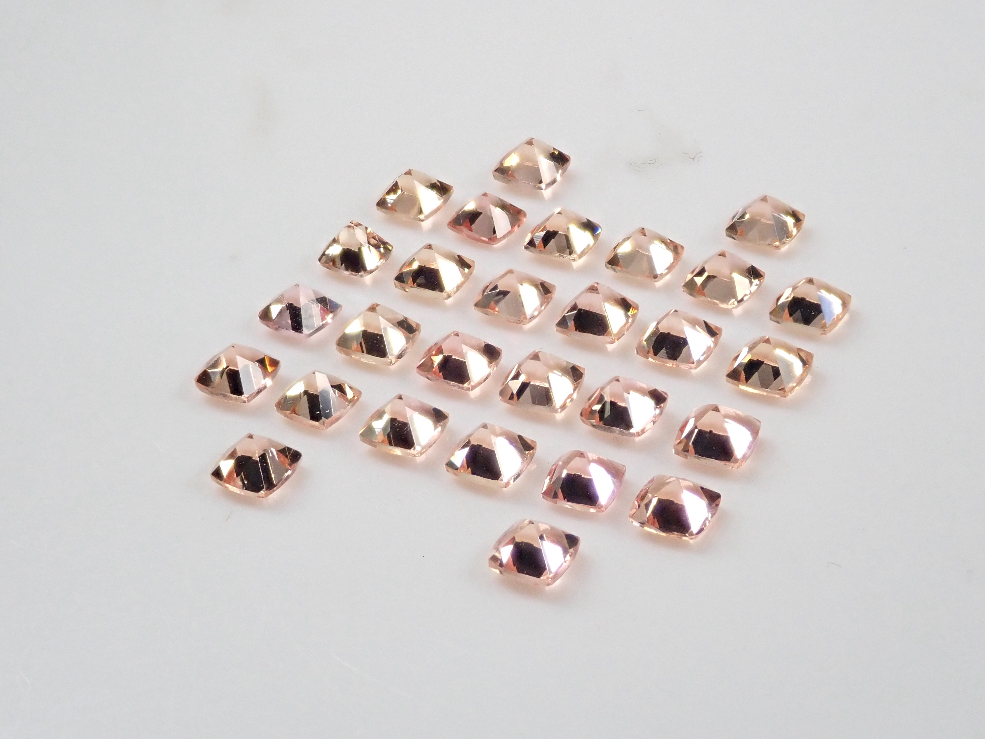 クッションカットのブラジル産インペリアルトパーズ1石ルース(3mm)《複数購入割引有》