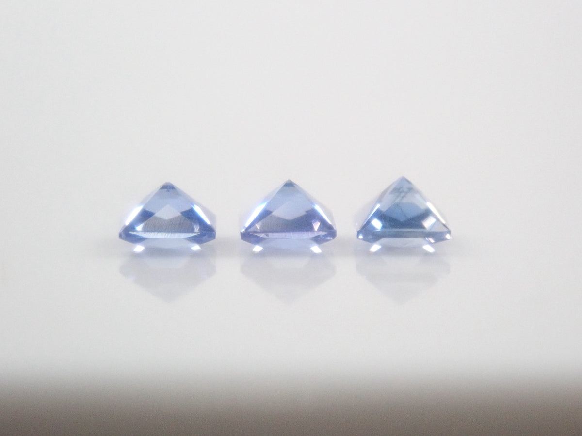【9/5 22時販売】《限定3石》トップクオリティのアメリカ産ベニトアイト(プリンセスカット,2mm)《複数購入割引有》