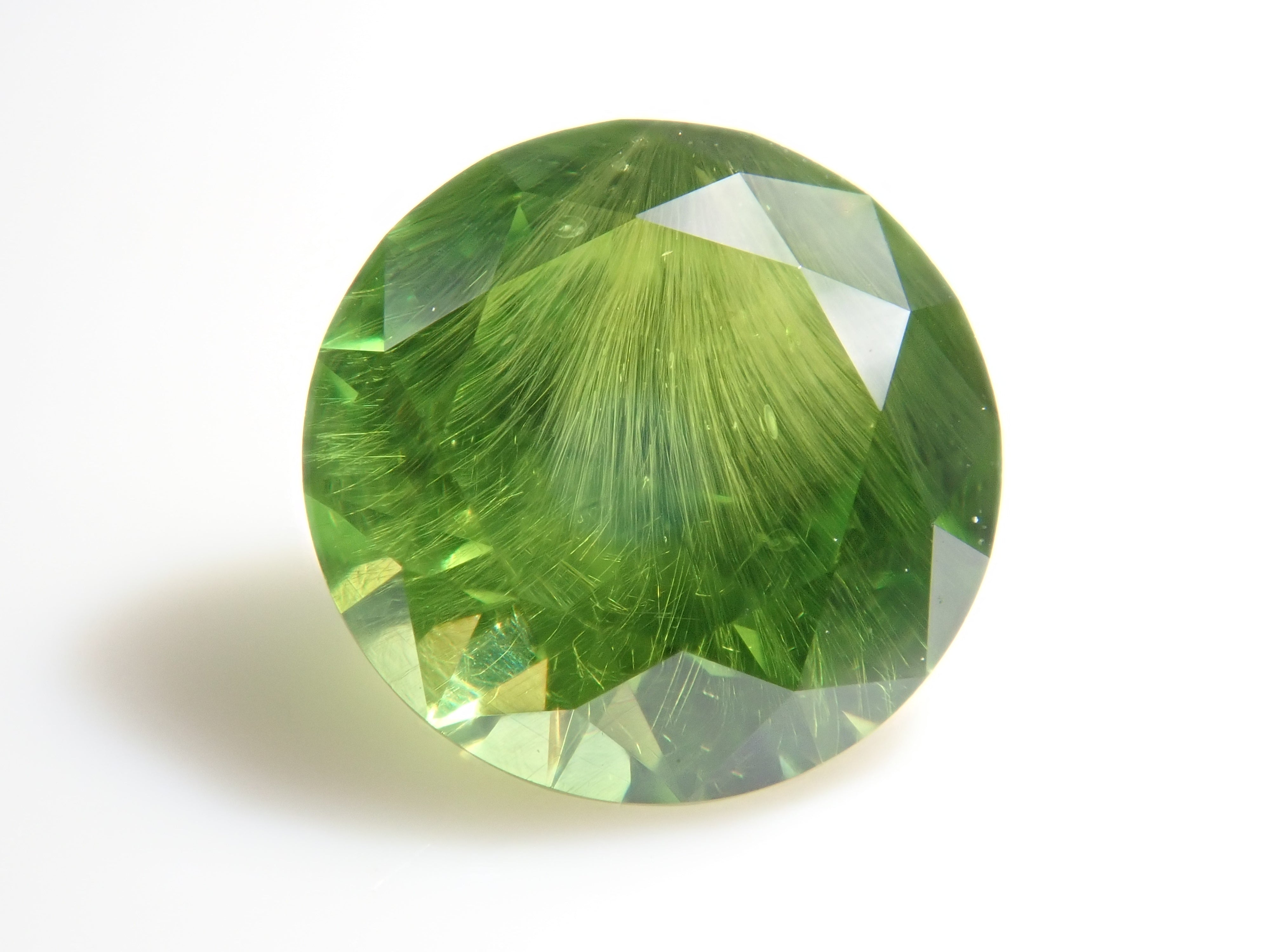 ロシア産デマントイドガーネット(ホーステール認む) 5.2mm/0.702ctルース