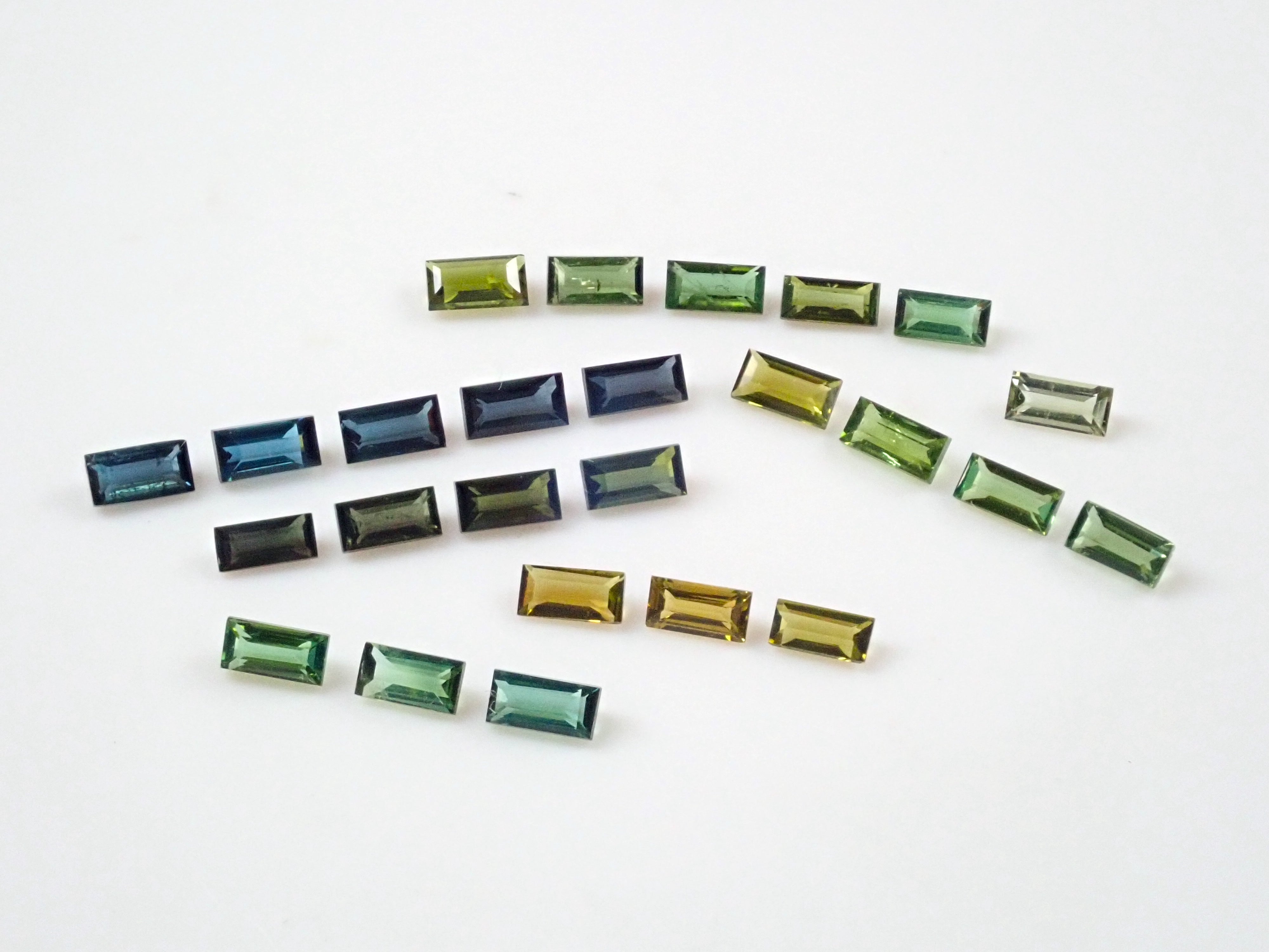 宝石ガチャ💎バゲットカットのトルマリン1石💎4×2mm《複数購入割引有》