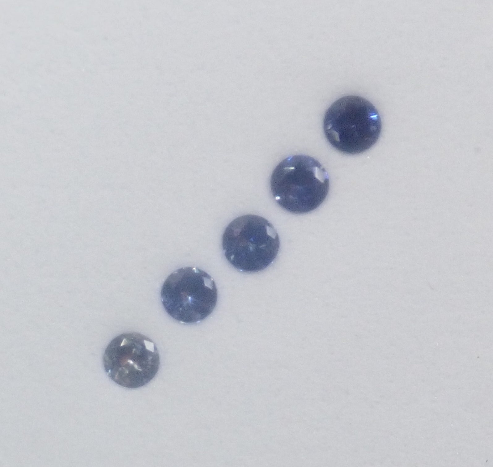 【9/4 22時販売】《限定1セット》ベニトアイトグラデーション5石セット(2.50mm,トップクオリティ含む) 《複数購入割引有》