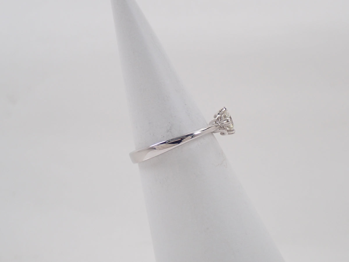 【9/15 22時販売】【カラフリ】K18WG 特殊カットダイヤモンド 4.5mm/0.327ct(VS-1、Iカラー)リング 中宝