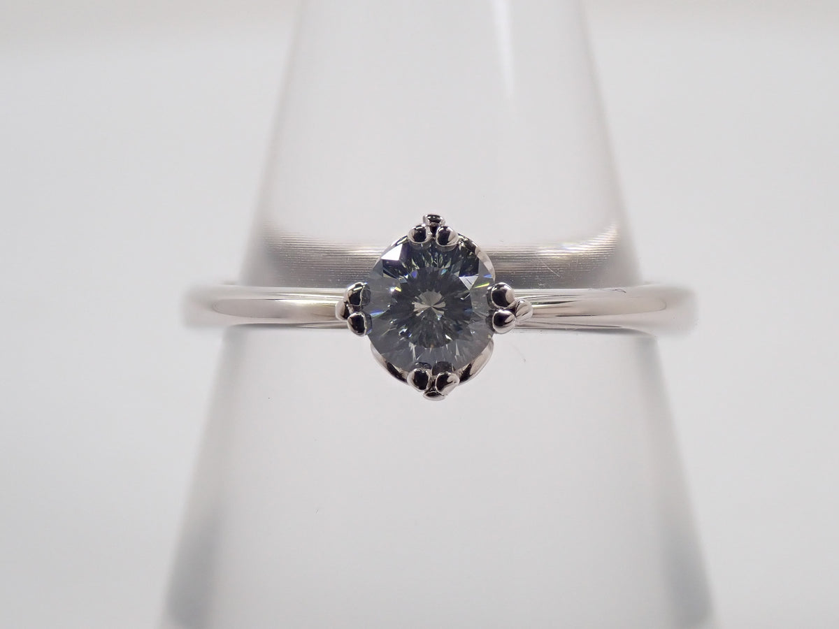 【9/15 22時販売】【カラフリ】K18WG 特殊カットダイヤモンド 4.5mm/0.327ct(VS-1、Iカラー)リング 中宝