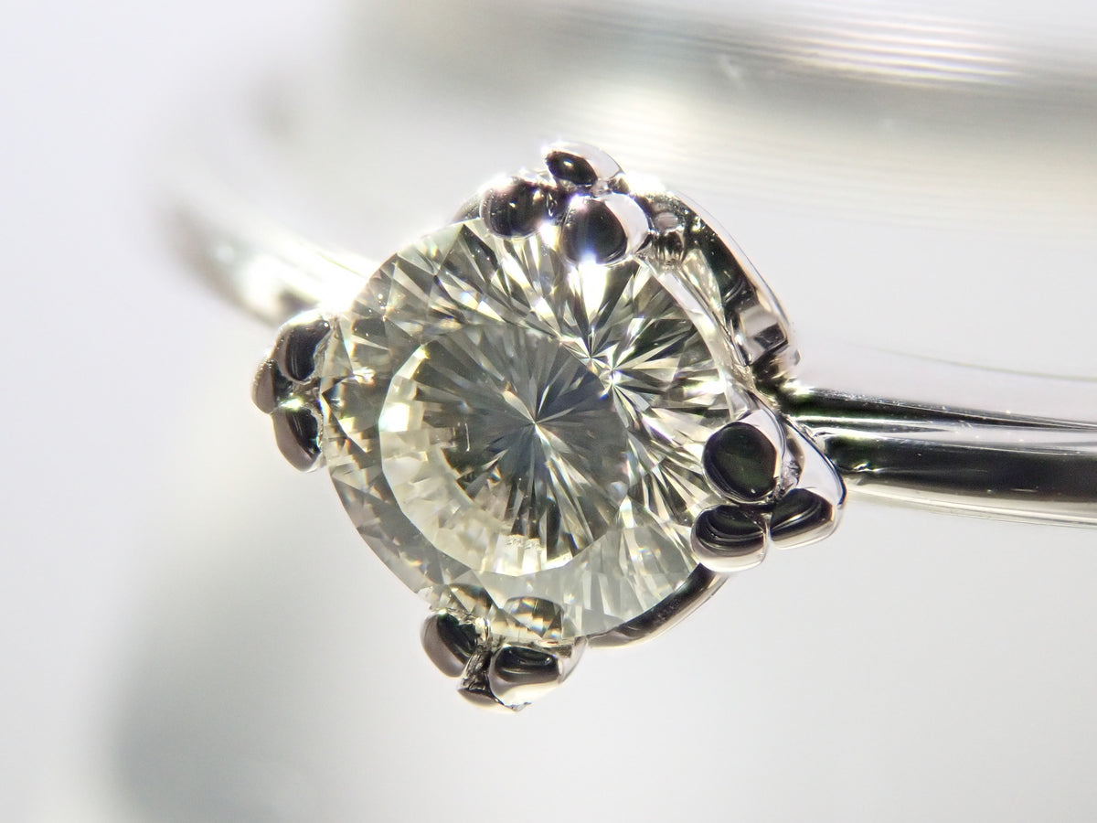 【9/15 22時販売】【カラフリ】K18WG 特殊カットダイヤモンド 4.5mm/0.327ct(VS-1、Iカラー)リング 中宝