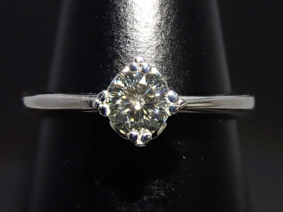 【9/15 22時販売】【カラフリ】K18WG 特殊カットダイヤモンド 4.5mm/0.327ct(VS-1、Iカラー)リング 中宝