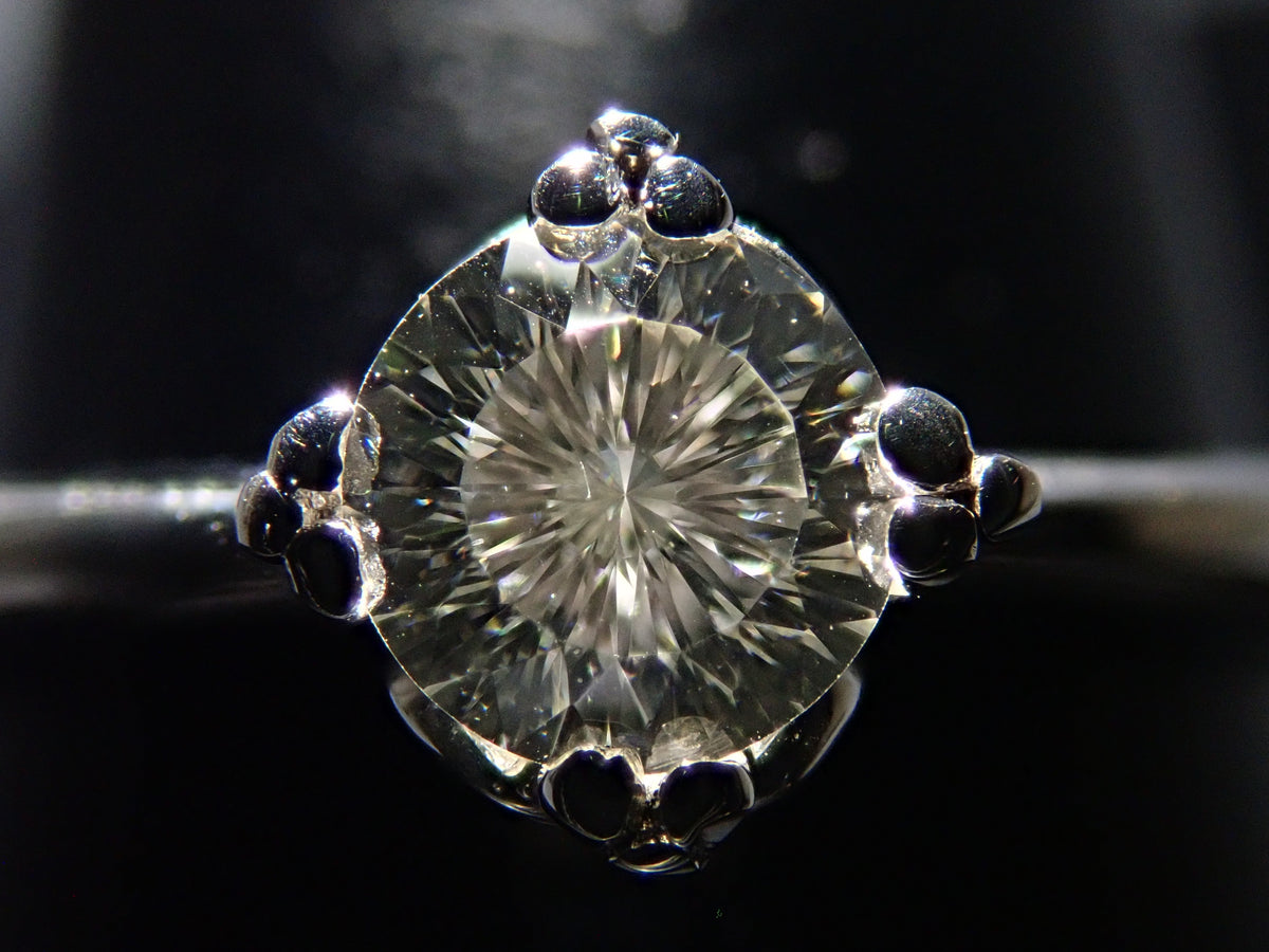 【9/15 22時販売】【カラフリ】K18WG 特殊カットダイヤモンド 4.5mm/0.327ct(VS-1、Iカラー)リング 中宝