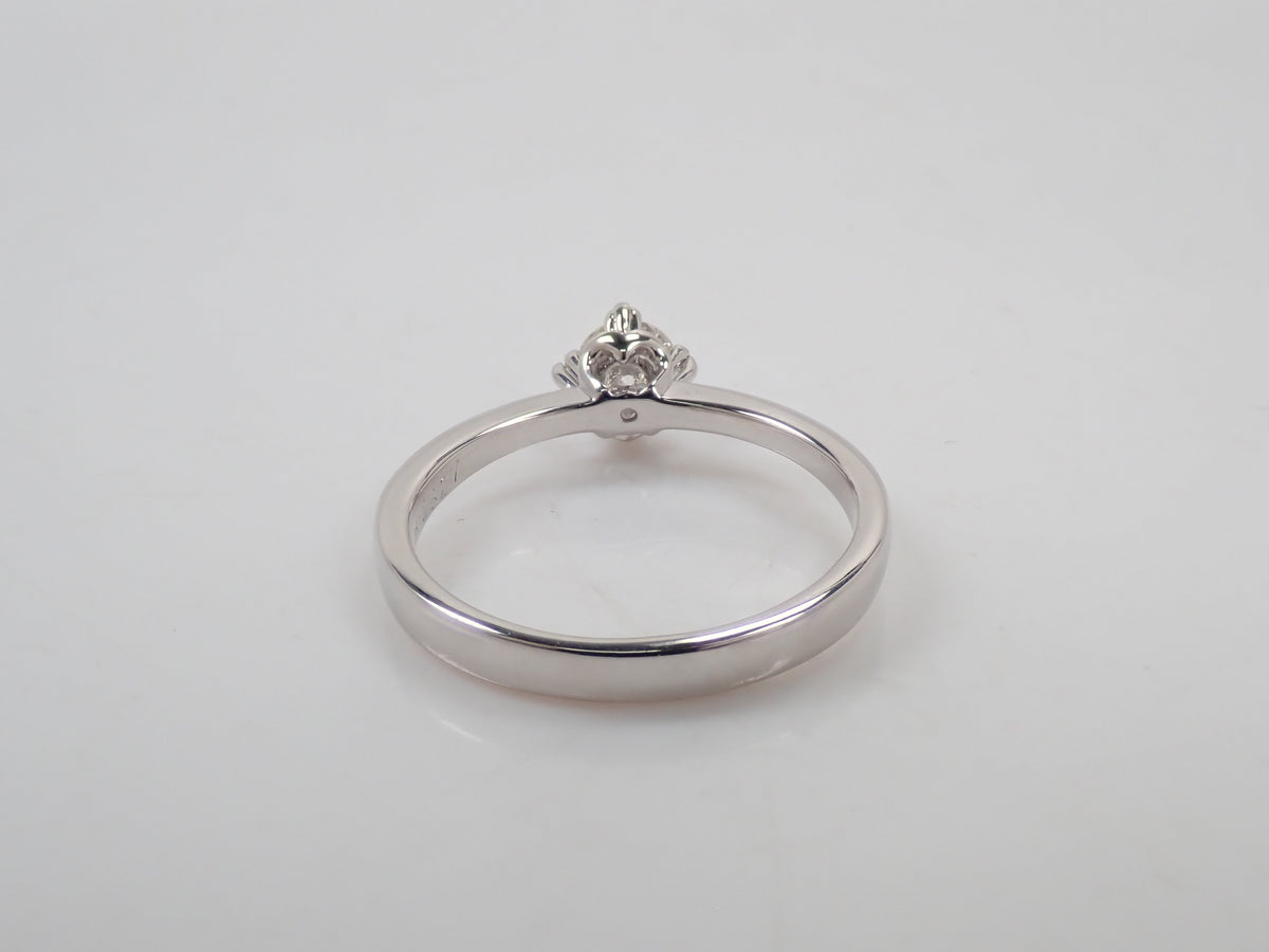 【9/15 22時販売】【カラフリ】K18WG 特殊カットダイヤモンド 4.5mm/0.327ct(VS-1、Iカラー)リング 中宝