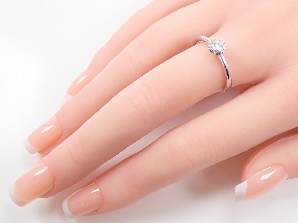 【9/15 22時販売】【カラフリ】K18WG 特殊カットダイヤモンド 4.5mm/0.327ct(VS-1、Iカラー)リング 中宝