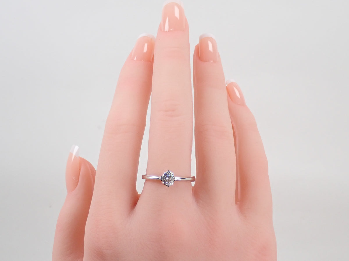 【9/15 22時販売】【カラフリ】K18WG 特殊カットダイヤモンド 4.5mm/0.327ct(VS-1、Iカラー)リング 中宝