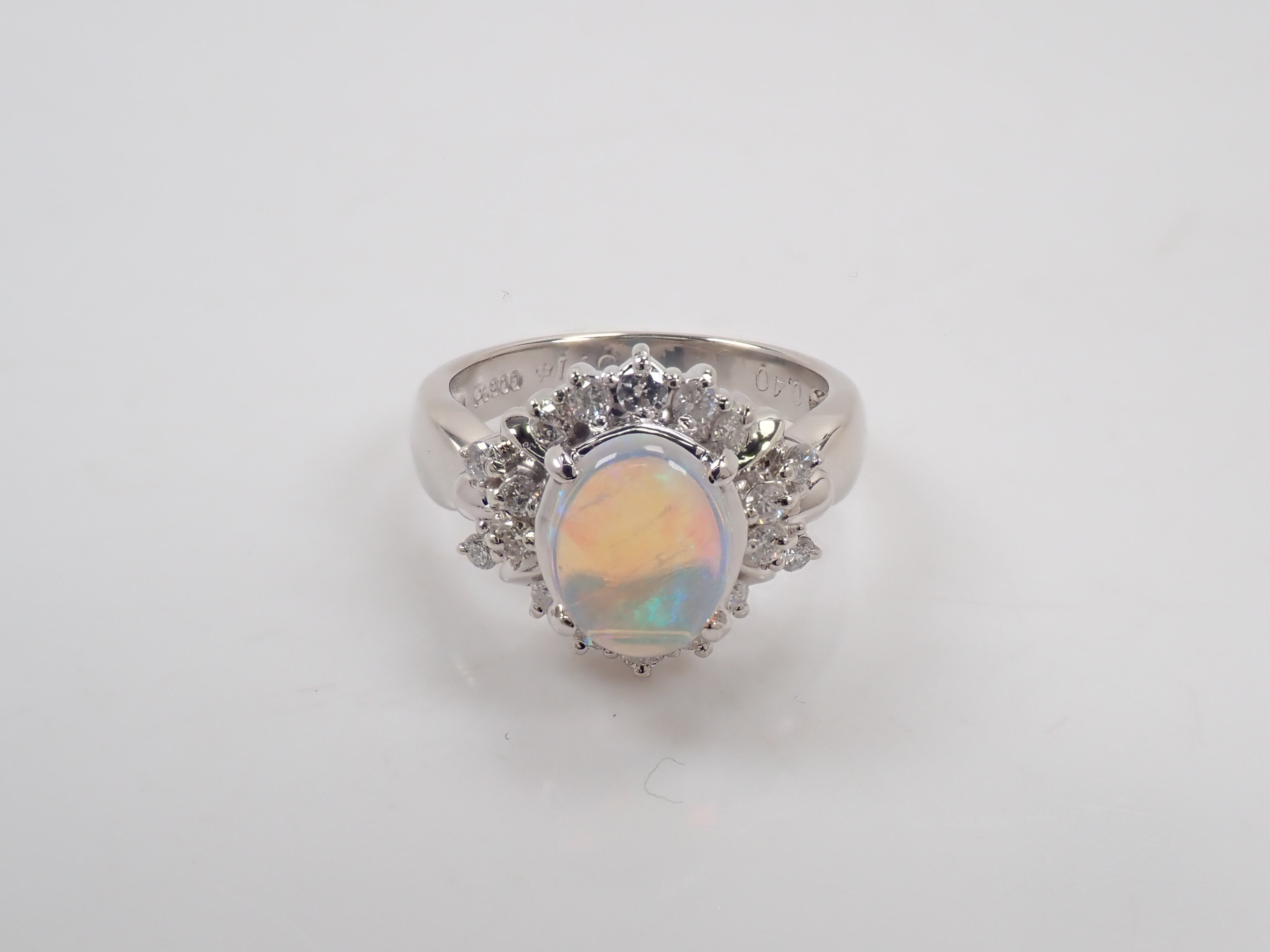 Pt900 オパール 1.10ct ダイヤモンド0.46ctリング