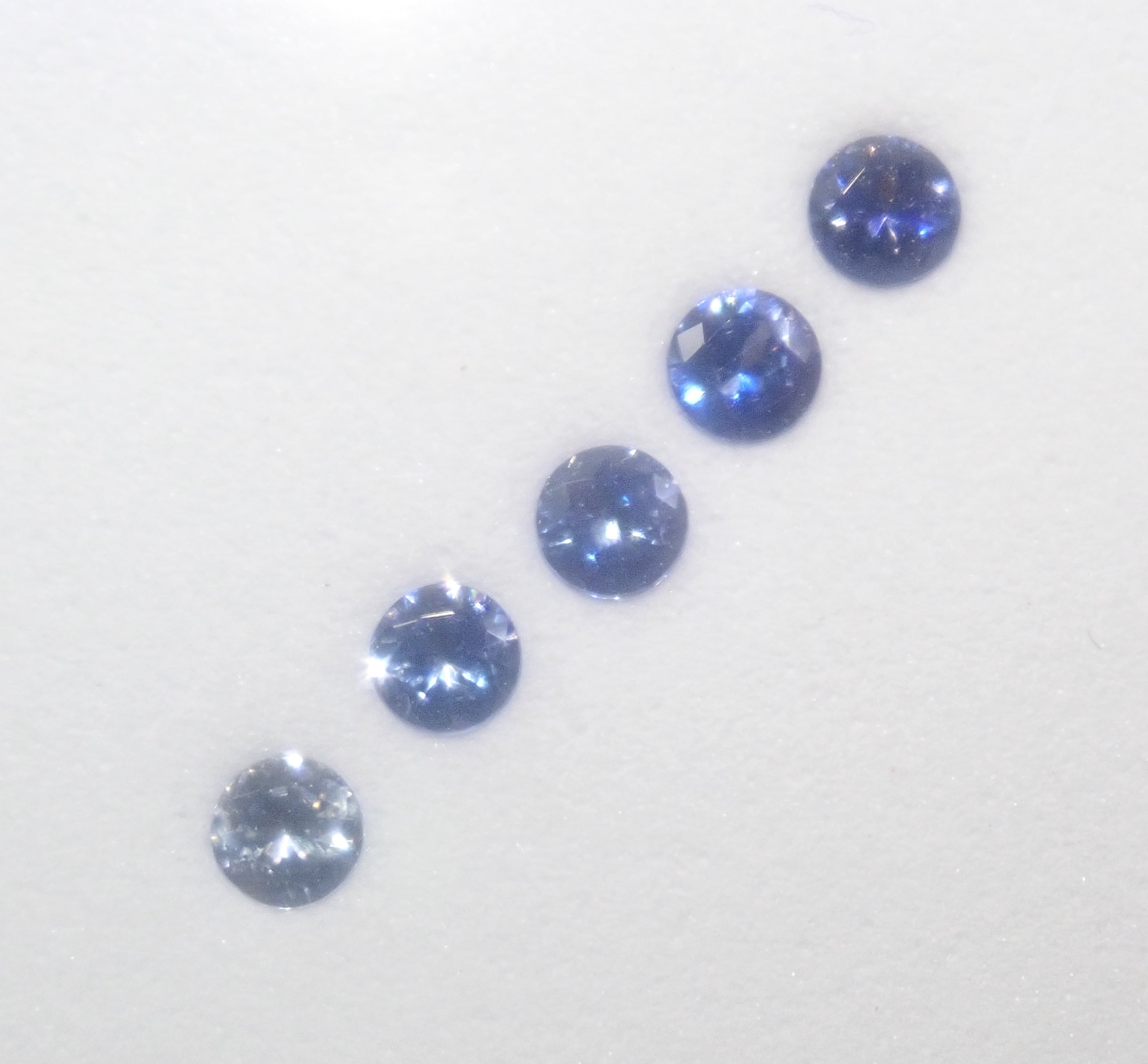 【9/4 22時販売】《限定1セット》ベニトアイトグラデーション5石セット(2.50mm,トップクオリティ含む) 《複数購入割引有》