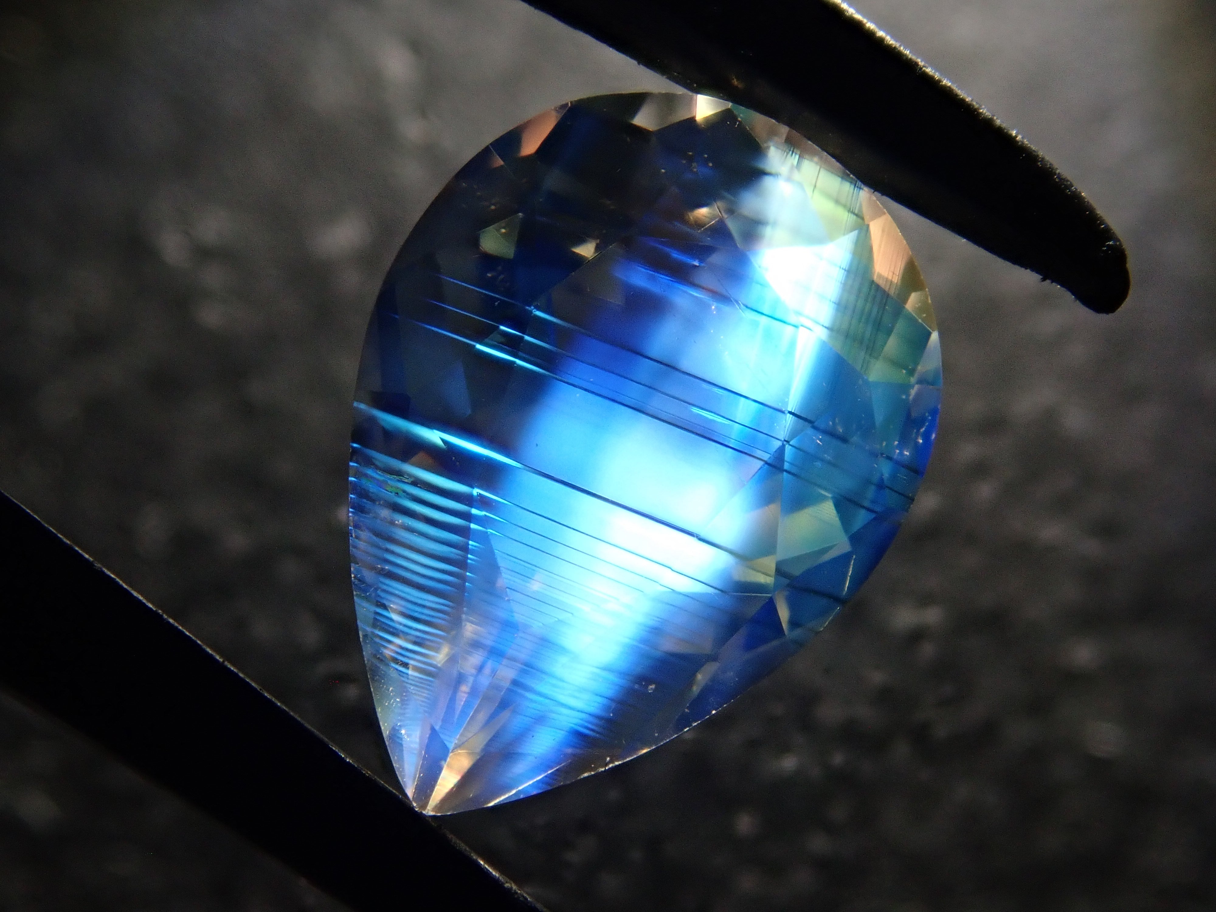 マダガスカル産アンデシン・ラブラドライト(通称名 レインボームーンストーン) 1.127ctルース