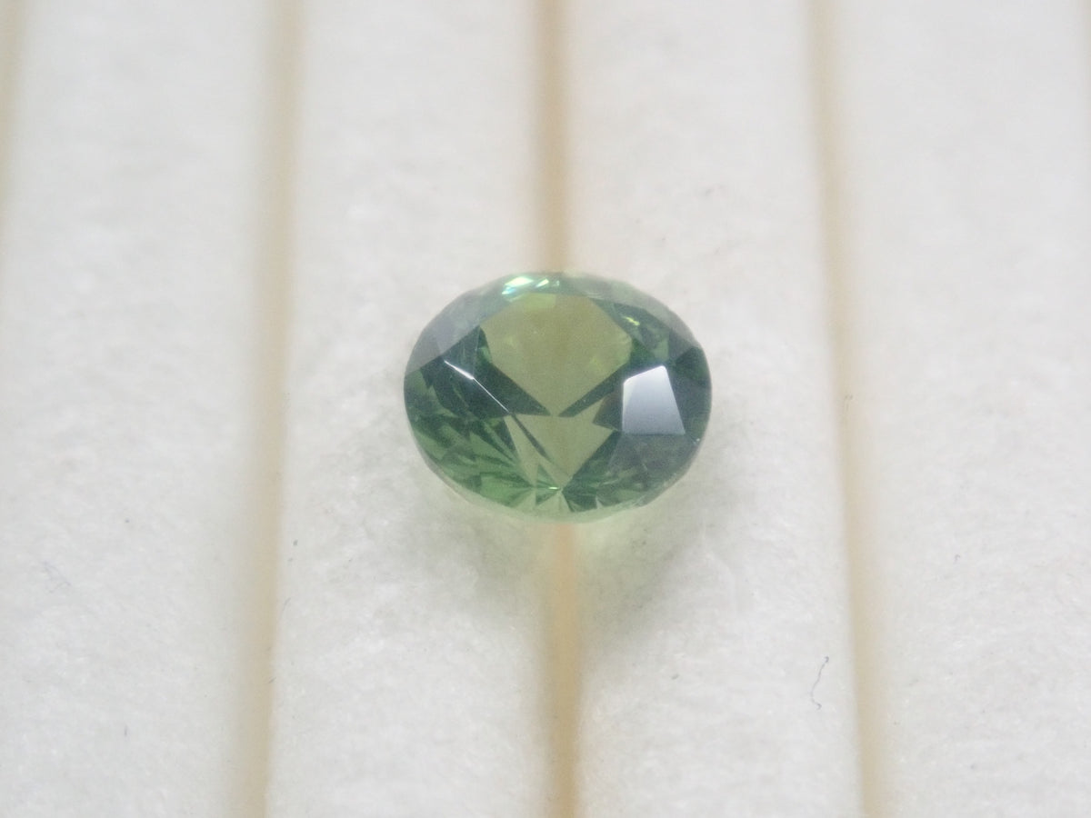 【9/29 22時販売】スリランカ産グリーンジルコン 4.2mm/0.424ctルース