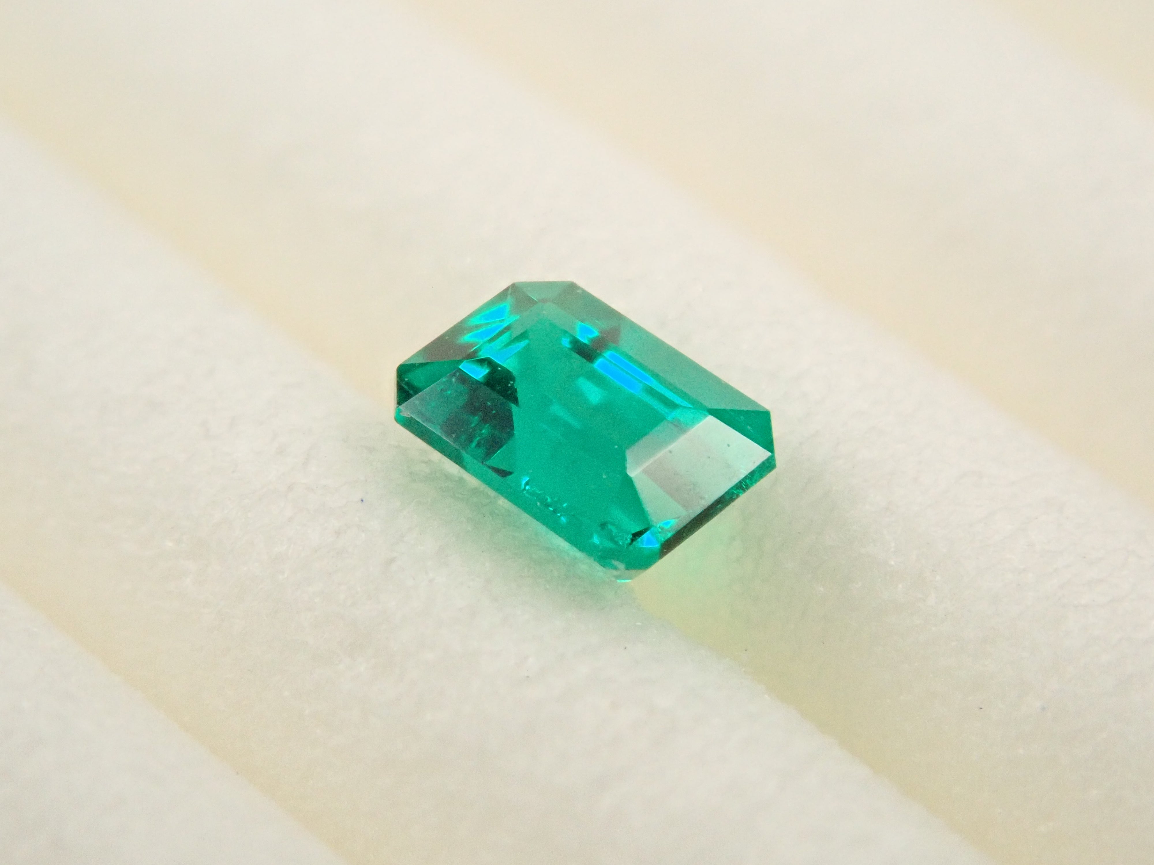 【12560392掲載】コロンビア産ノンオイルエメラルド 0.120ctルース