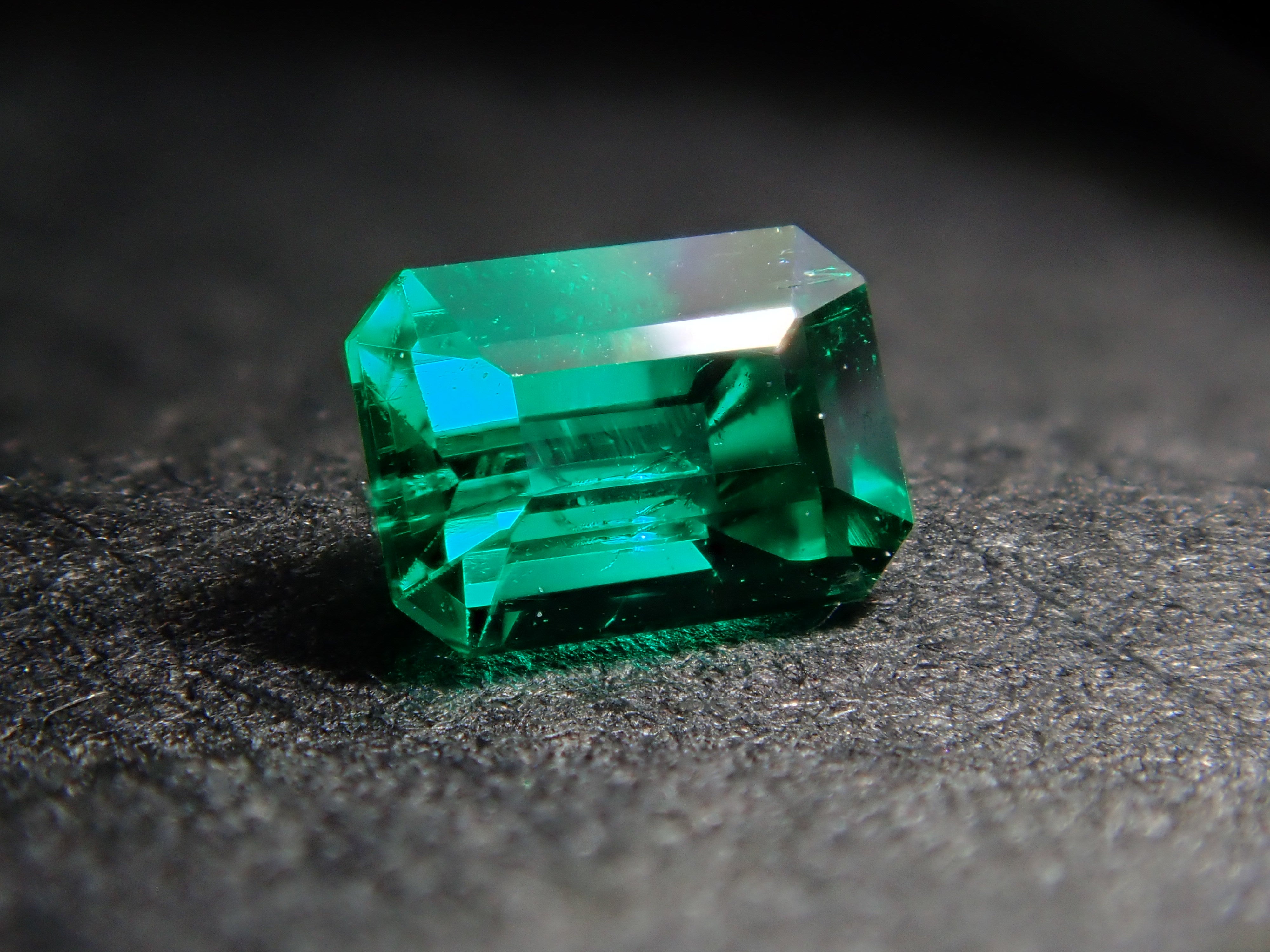 【12560392掲載】コロンビア産ノンオイルエメラルド 0.120ctルース