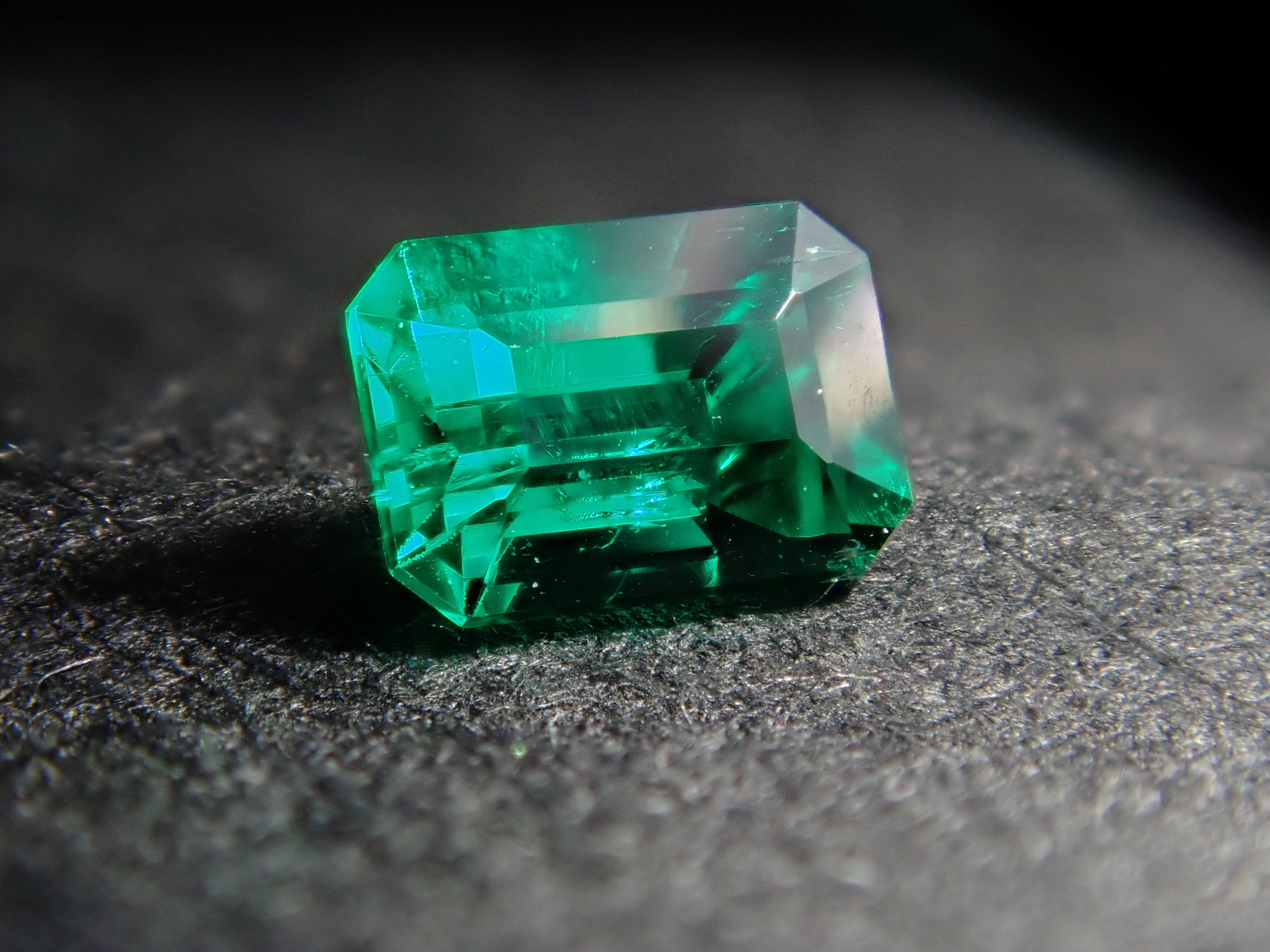 【12560392掲載】コロンビア産ノンオイルエメラルド 0.120ctルース