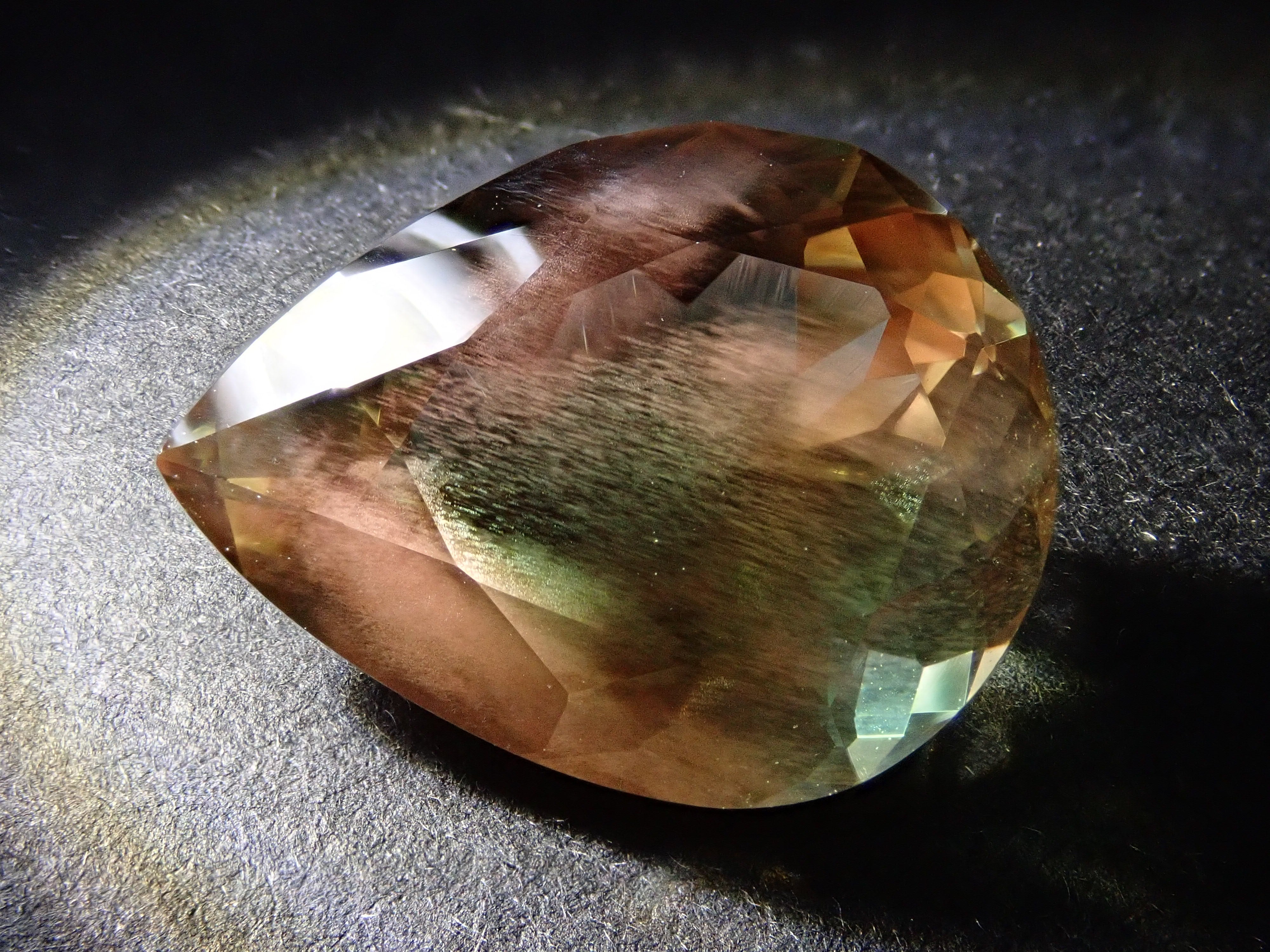 【12560346掲載】アメリカ産オレゴンサンストーン 8.338ctルース