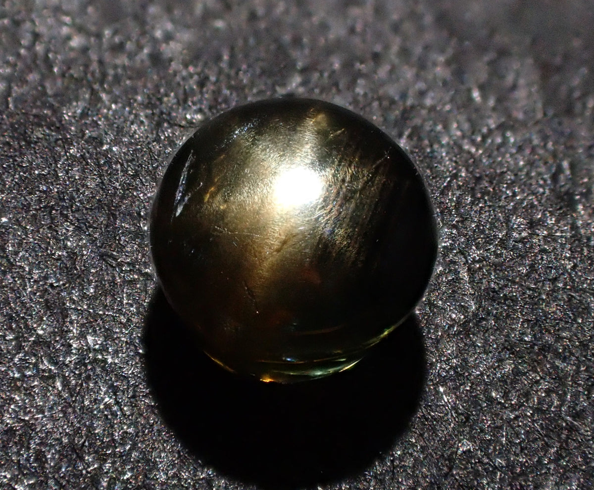 【10/15 22時販売】ケニア産非加熱ゴールドシーンサファイア(スターサファイア) 4.0mm/0.477ctルース 鑑別書