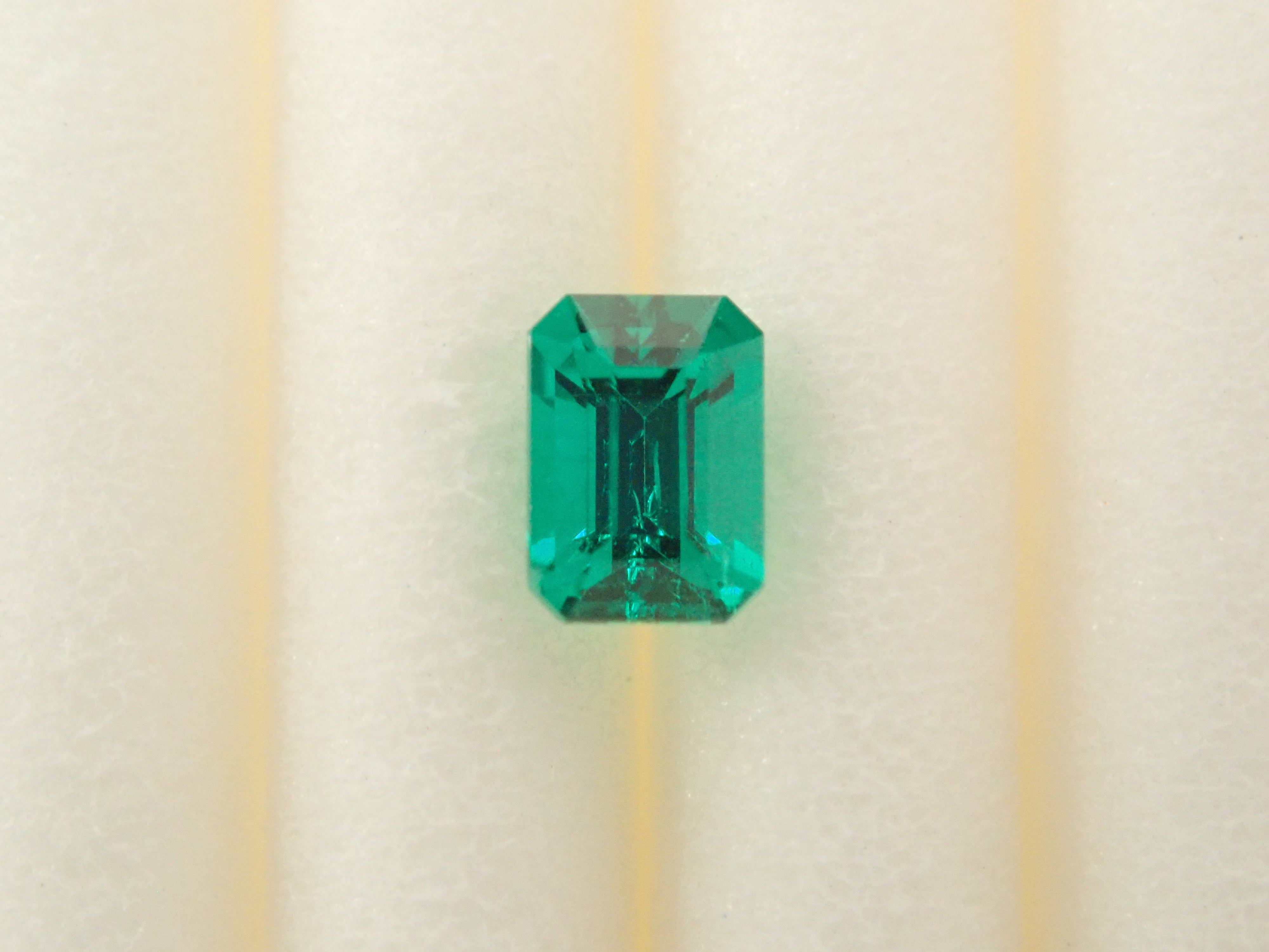 【12560392掲載】コロンビア産ノンオイルエメラルド 0.120ctルース