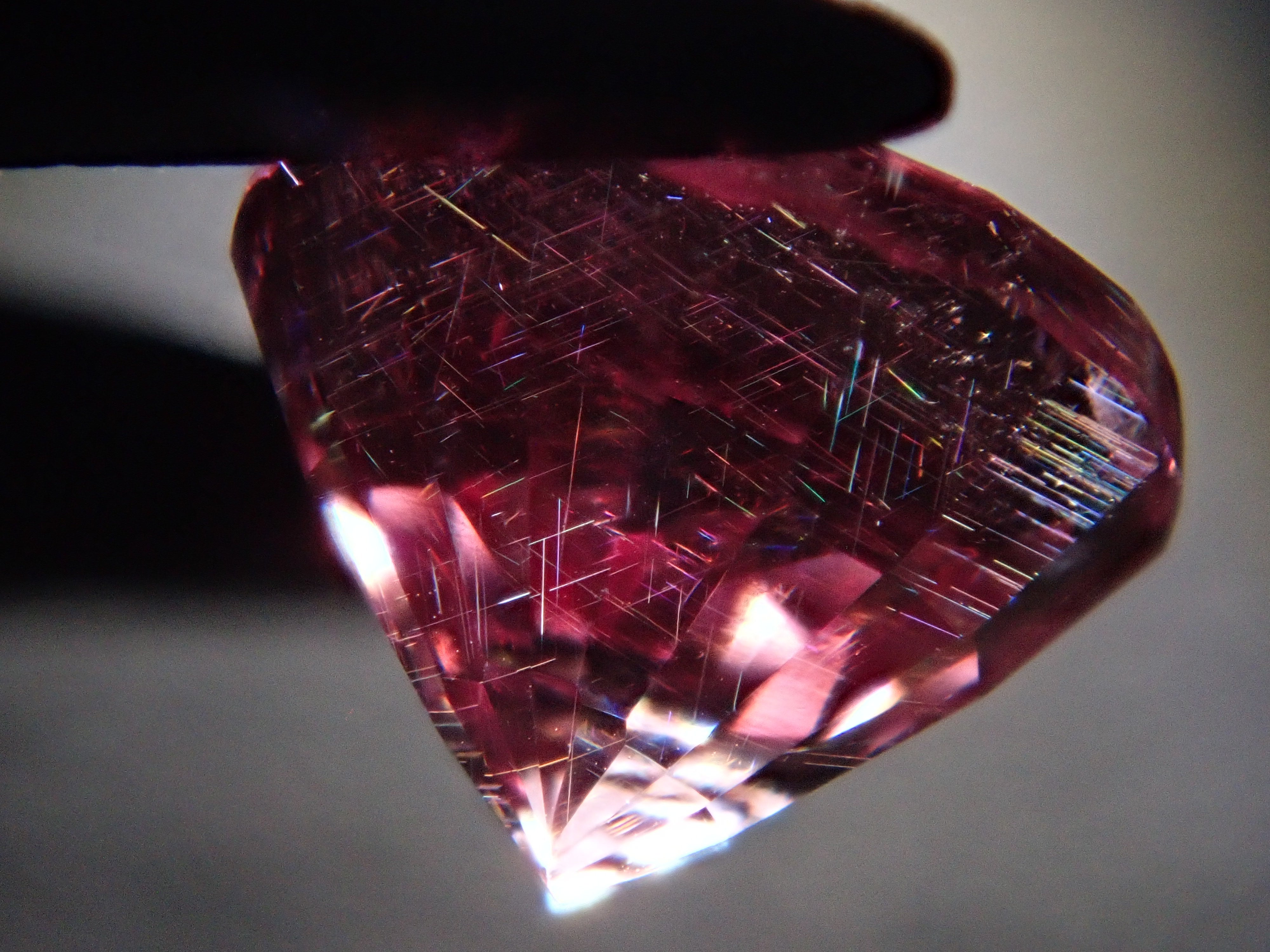 【12560367掲載】ドラゴンガーネット 1.181ctルース