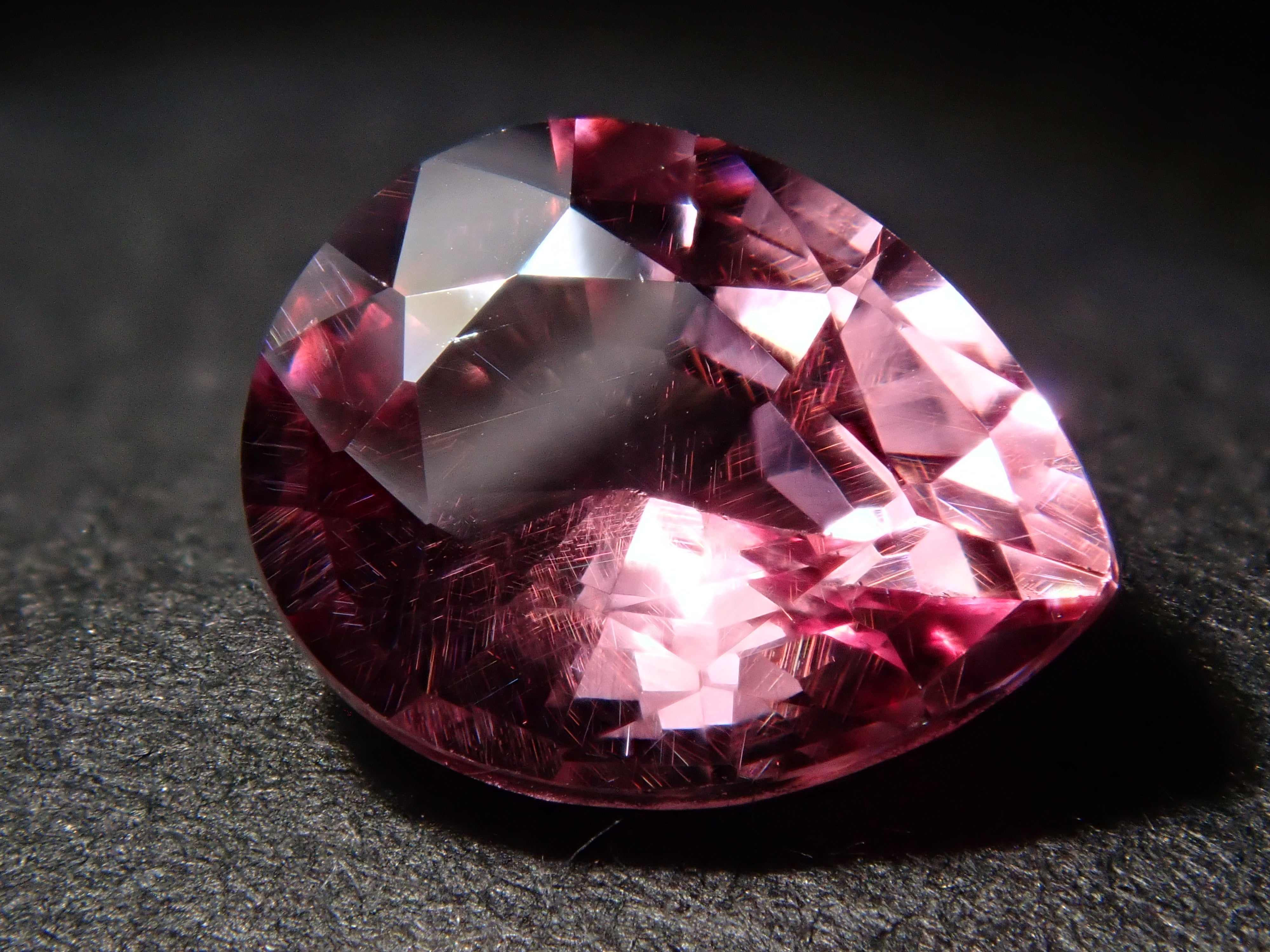 【12560368掲載】ドラゴンガーネット 1.042ctルース