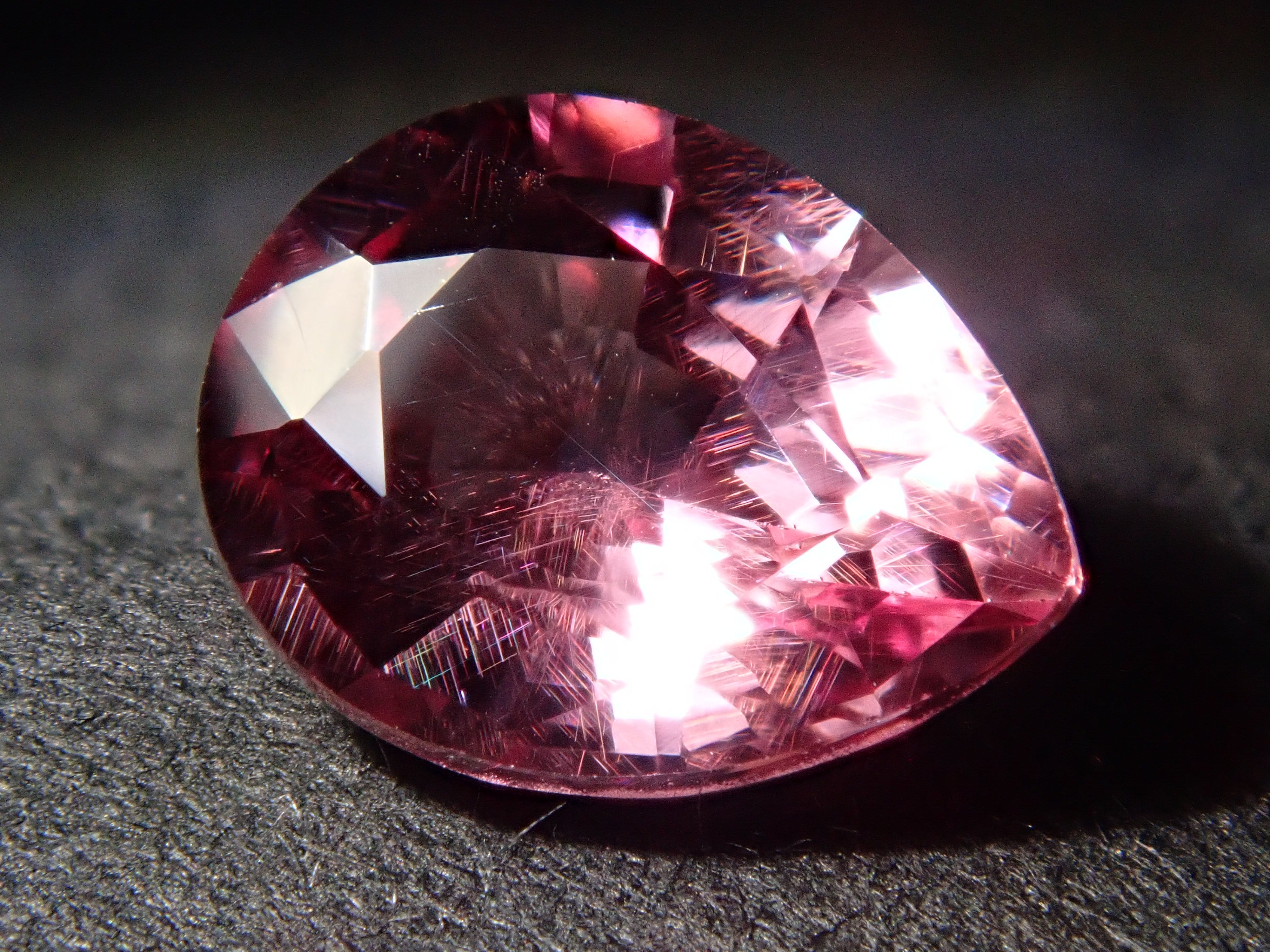 【12560368掲載】ドラゴンガーネット 1.042ctルース