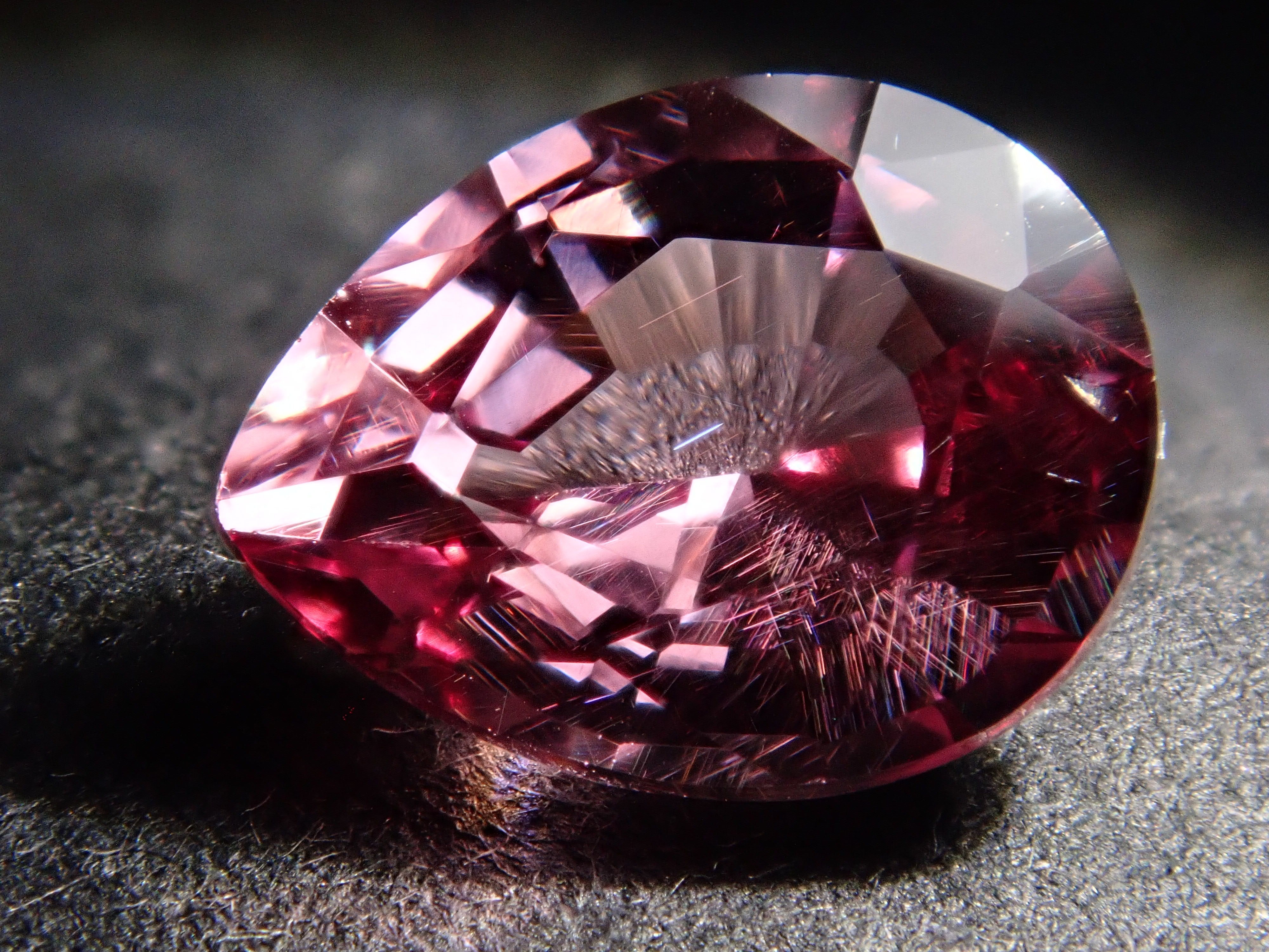 【12560368掲載】ドラゴンガーネット 1.042ctルース