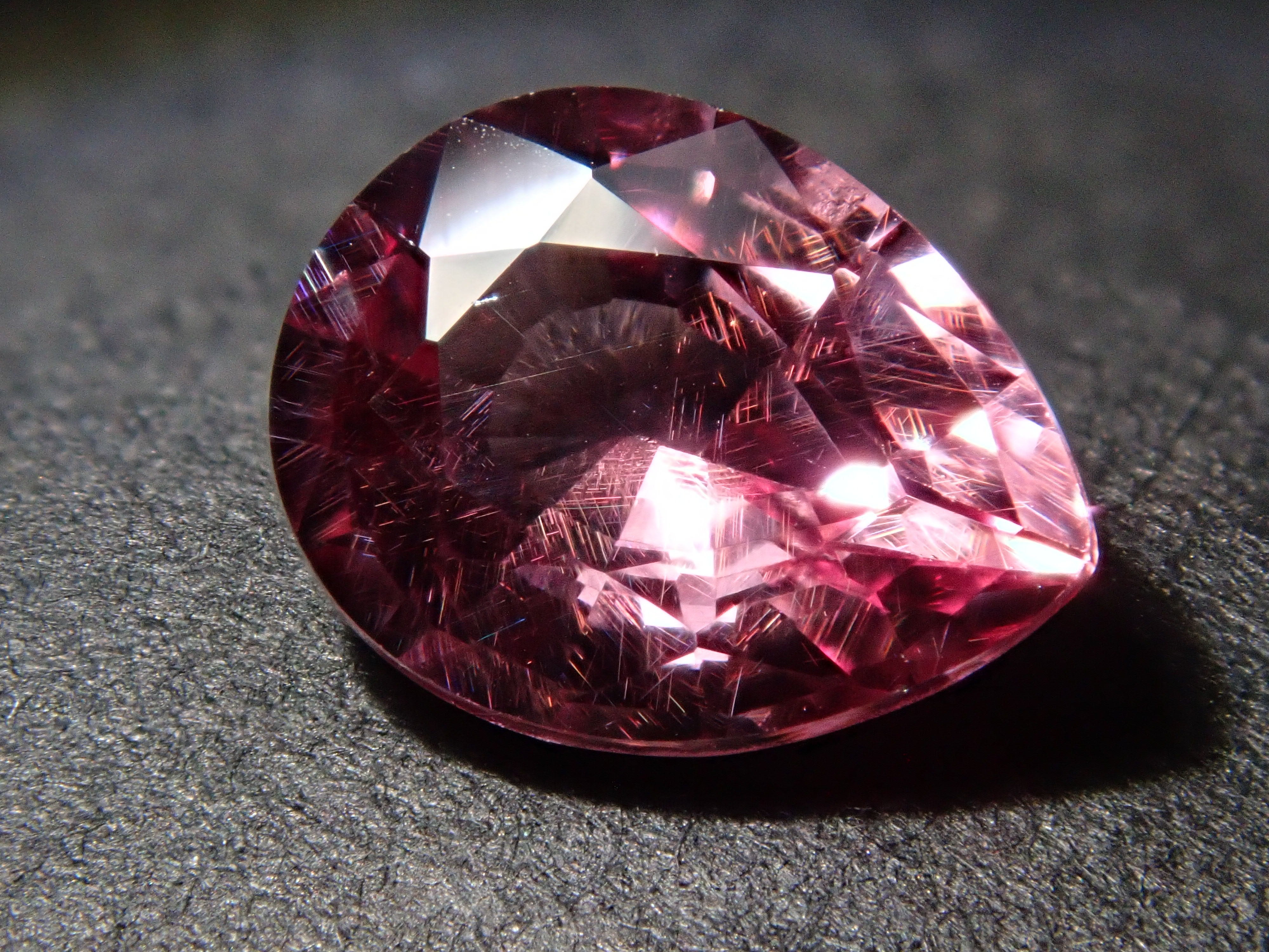 【12560368掲載】ドラゴンガーネット 1.042ctルース