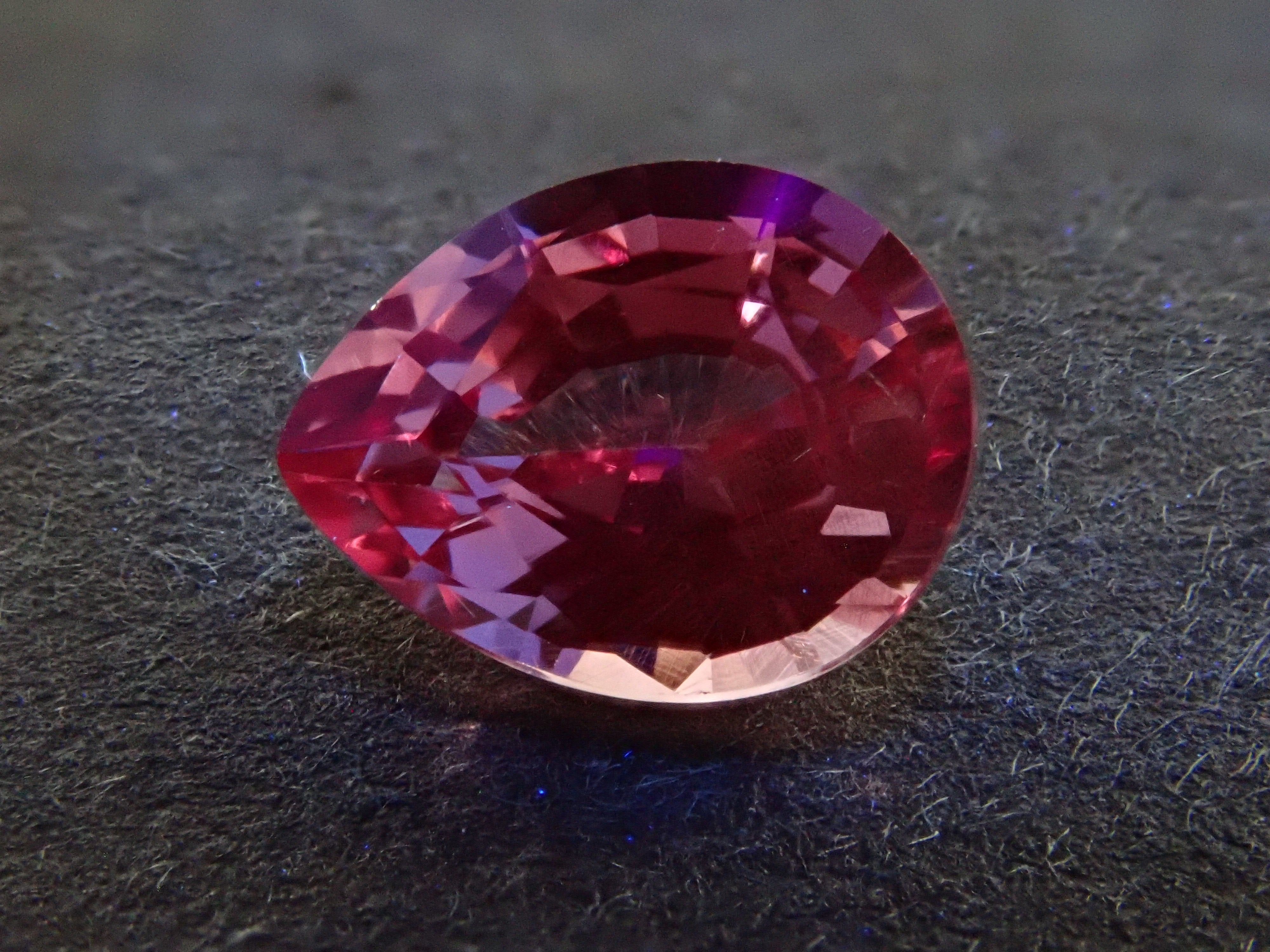 【12560368掲載】ドラゴンガーネット 1.042ctルース