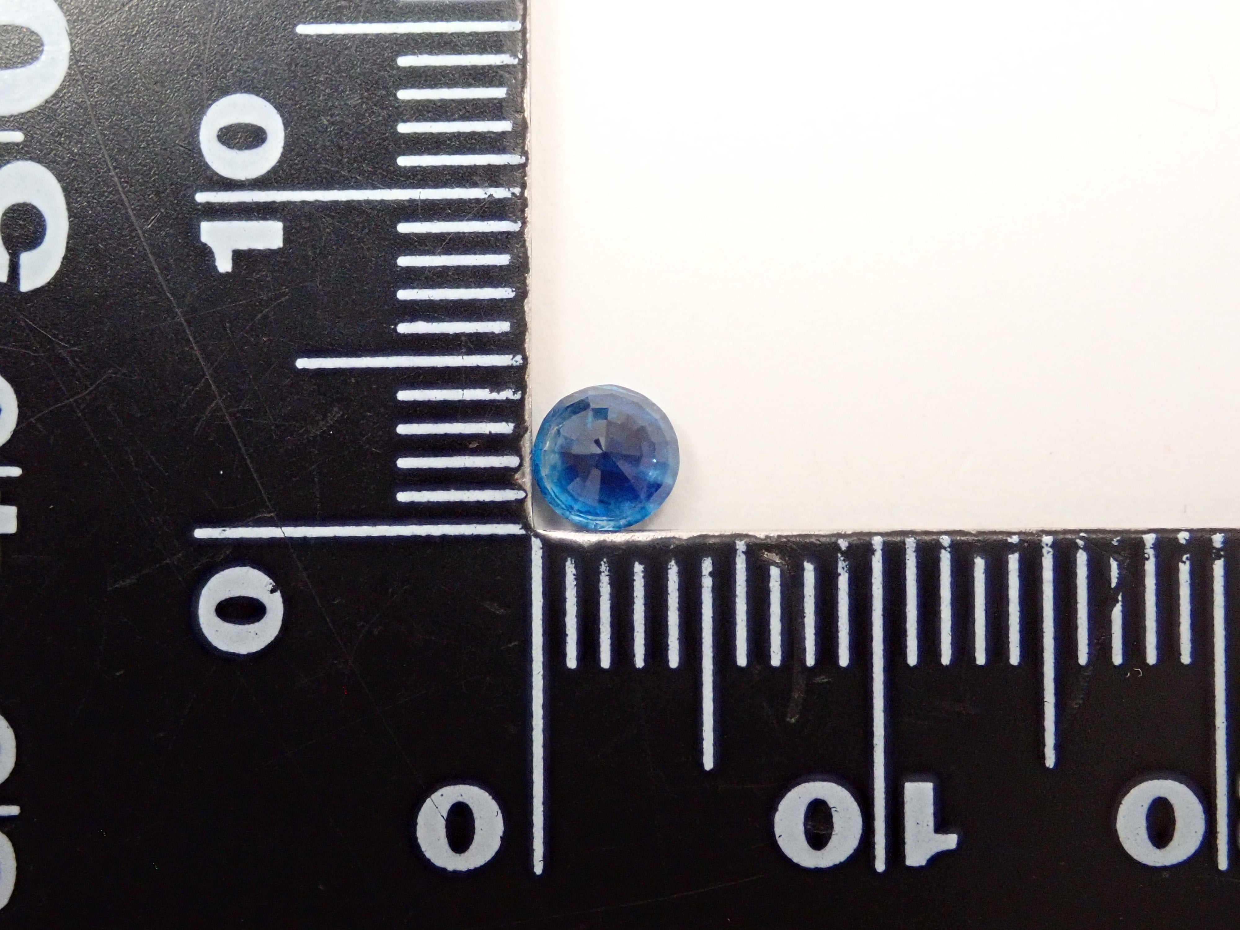 【12560352掲載】ジンバブエ産ユークレース 0.397ctルース