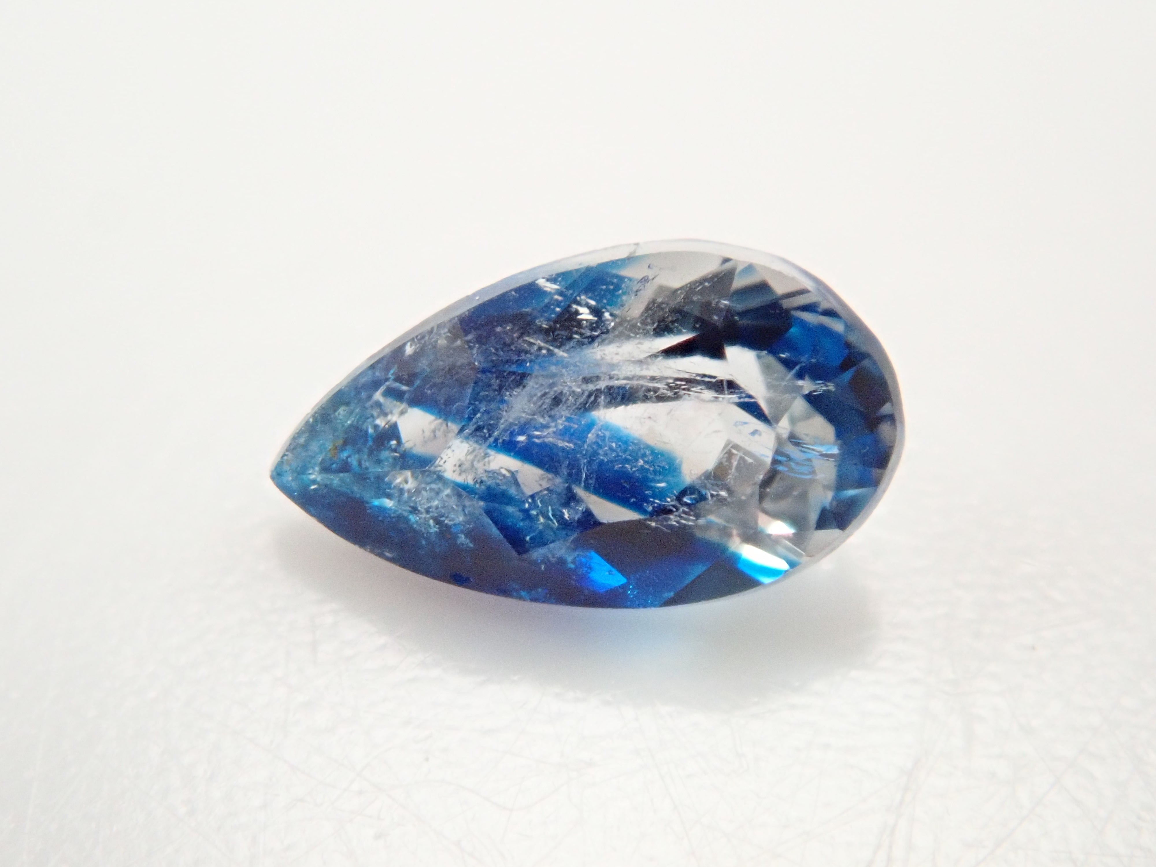 【12560353掲載】ジンバブエ産バイカラーユークレース 0.201ctルース