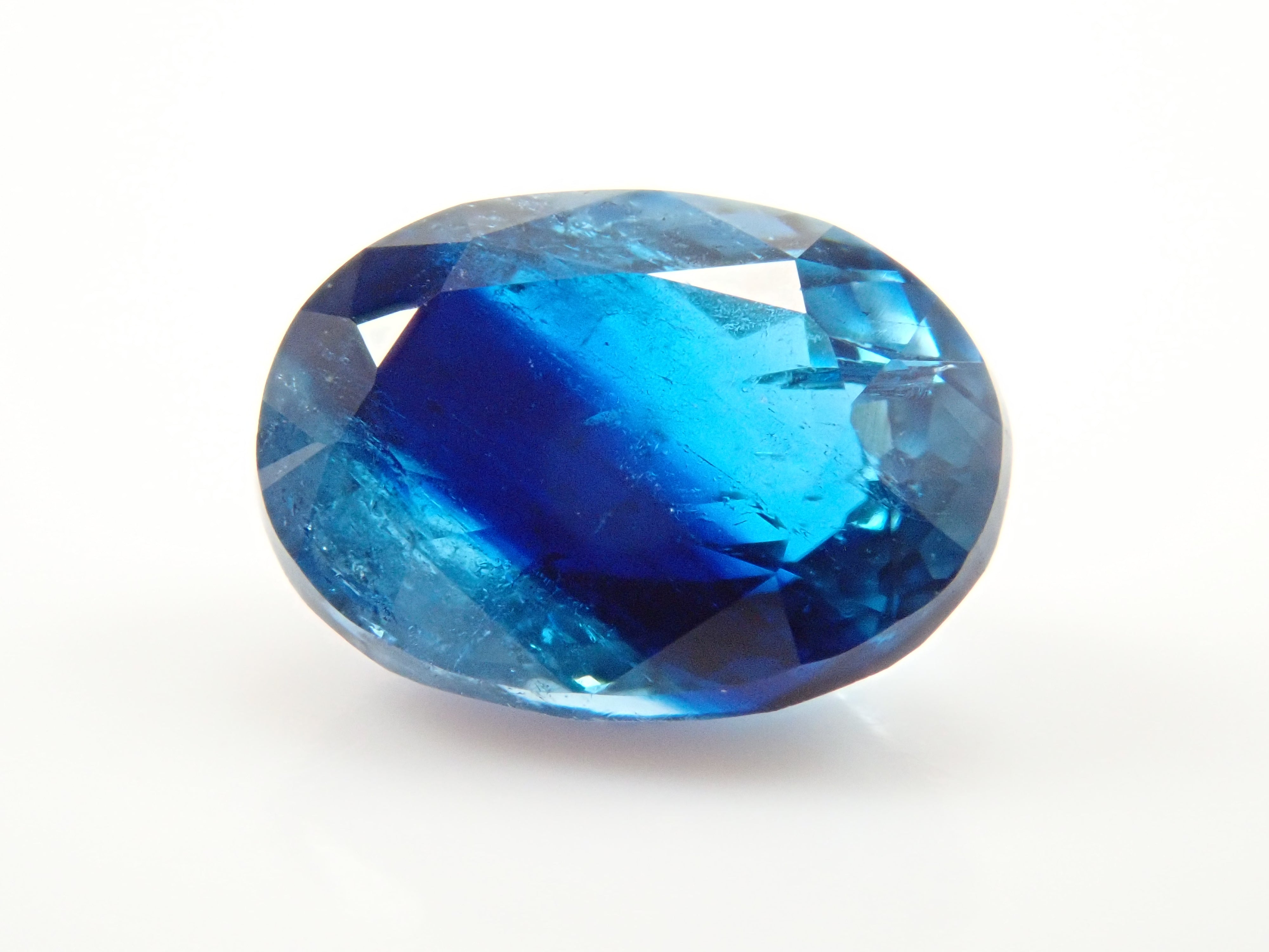 【12560359掲載】ジンバブエ産バイカラーユークレース 0.654ctルース