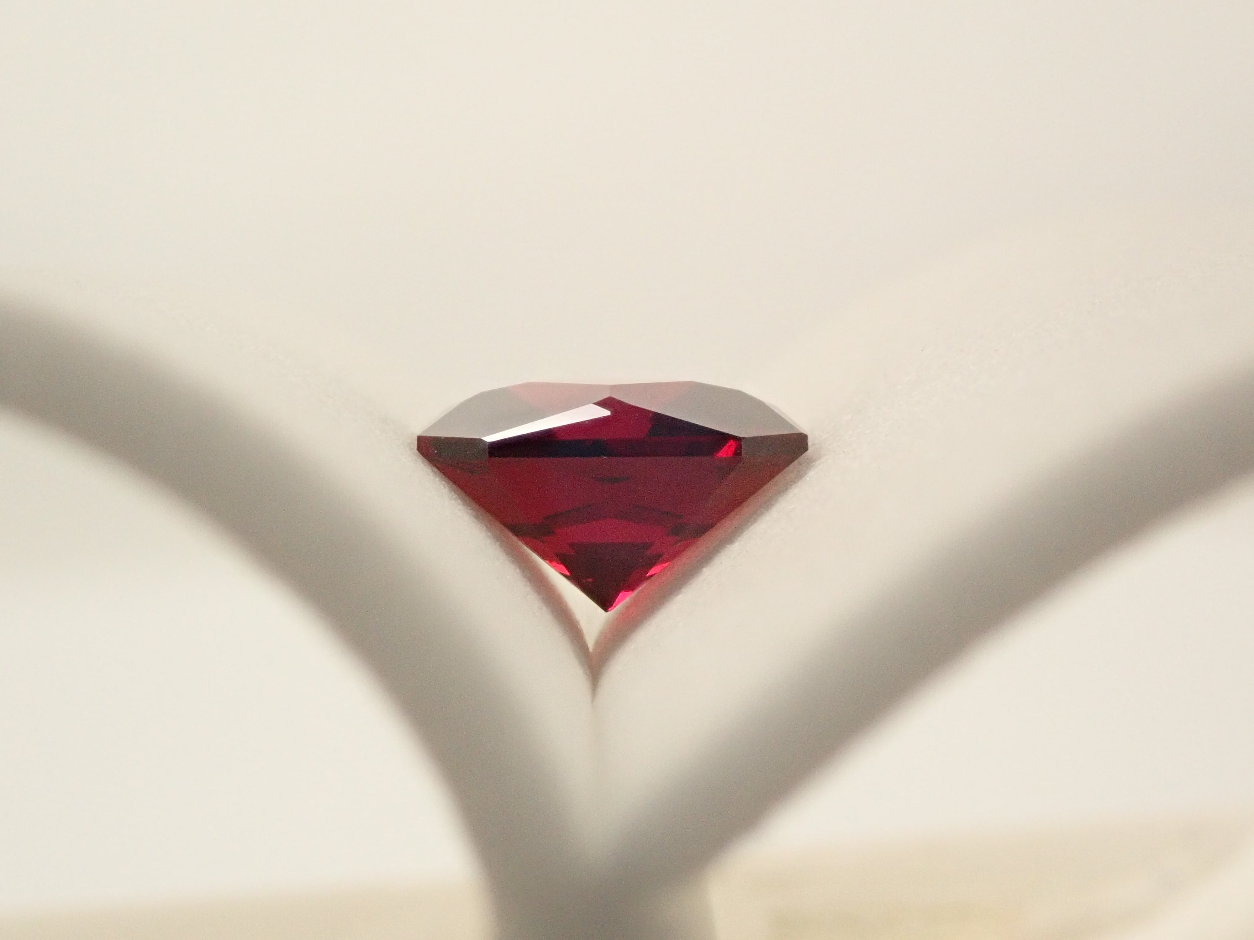 【12560306掲載】タンザニア産アルマンディンガーネット 3.227ctルース