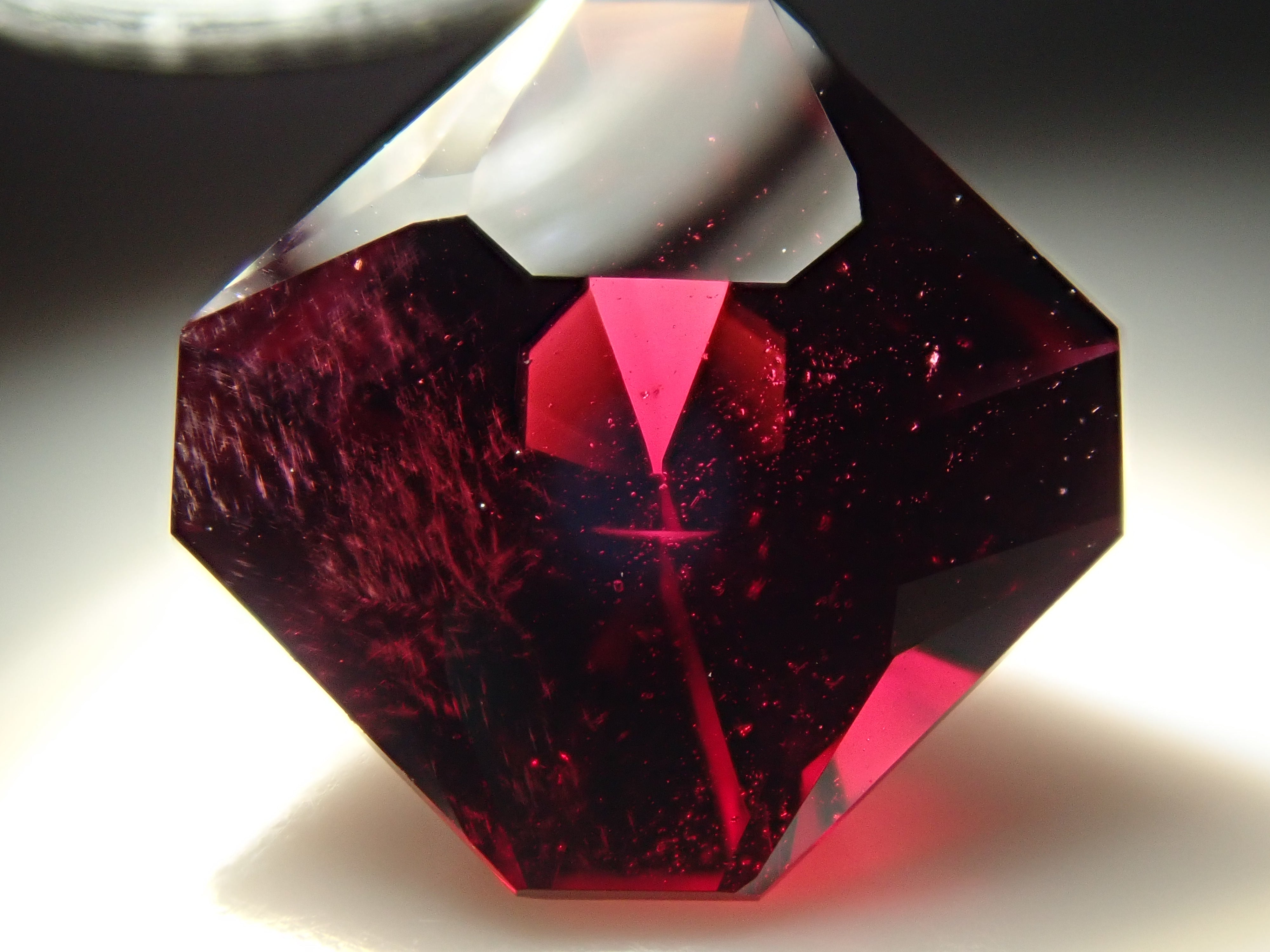 【12560306掲載】タンザニア産アルマンディンガーネット 3.227ctルース