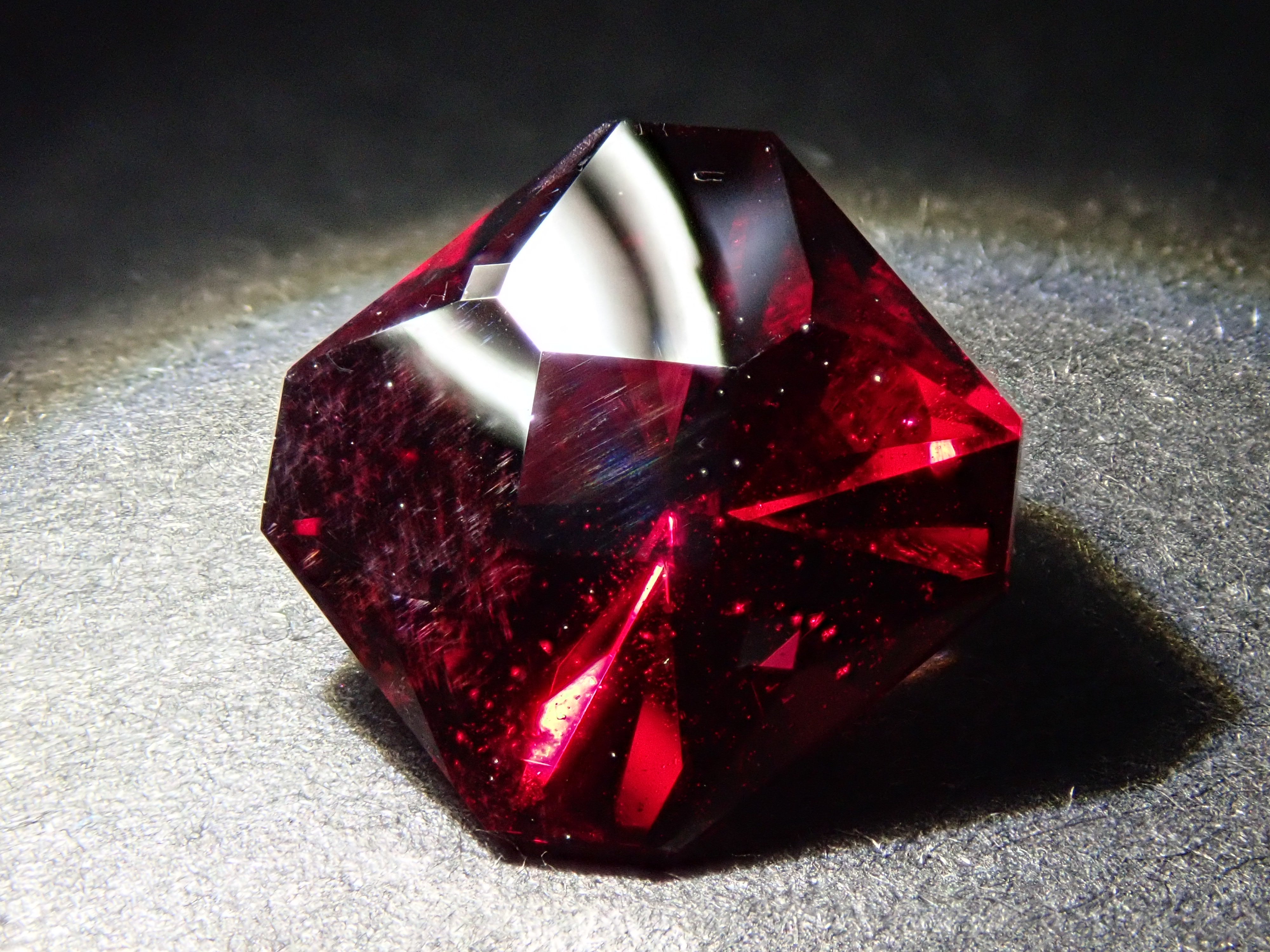 【12560306掲載】タンザニア産アルマンディンガーネット 3.227ctルース