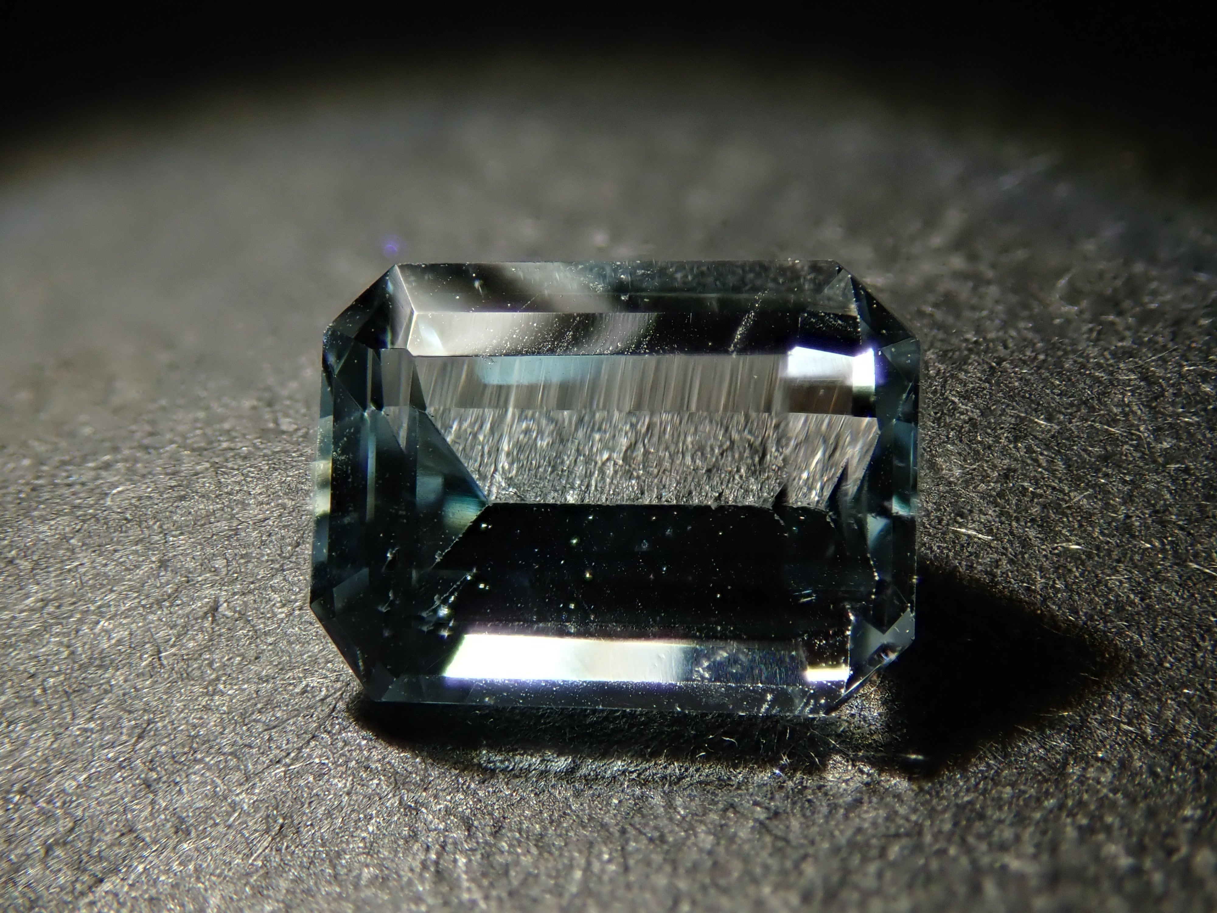 ブラジル産バイカラートパーズ 1.317ctルース