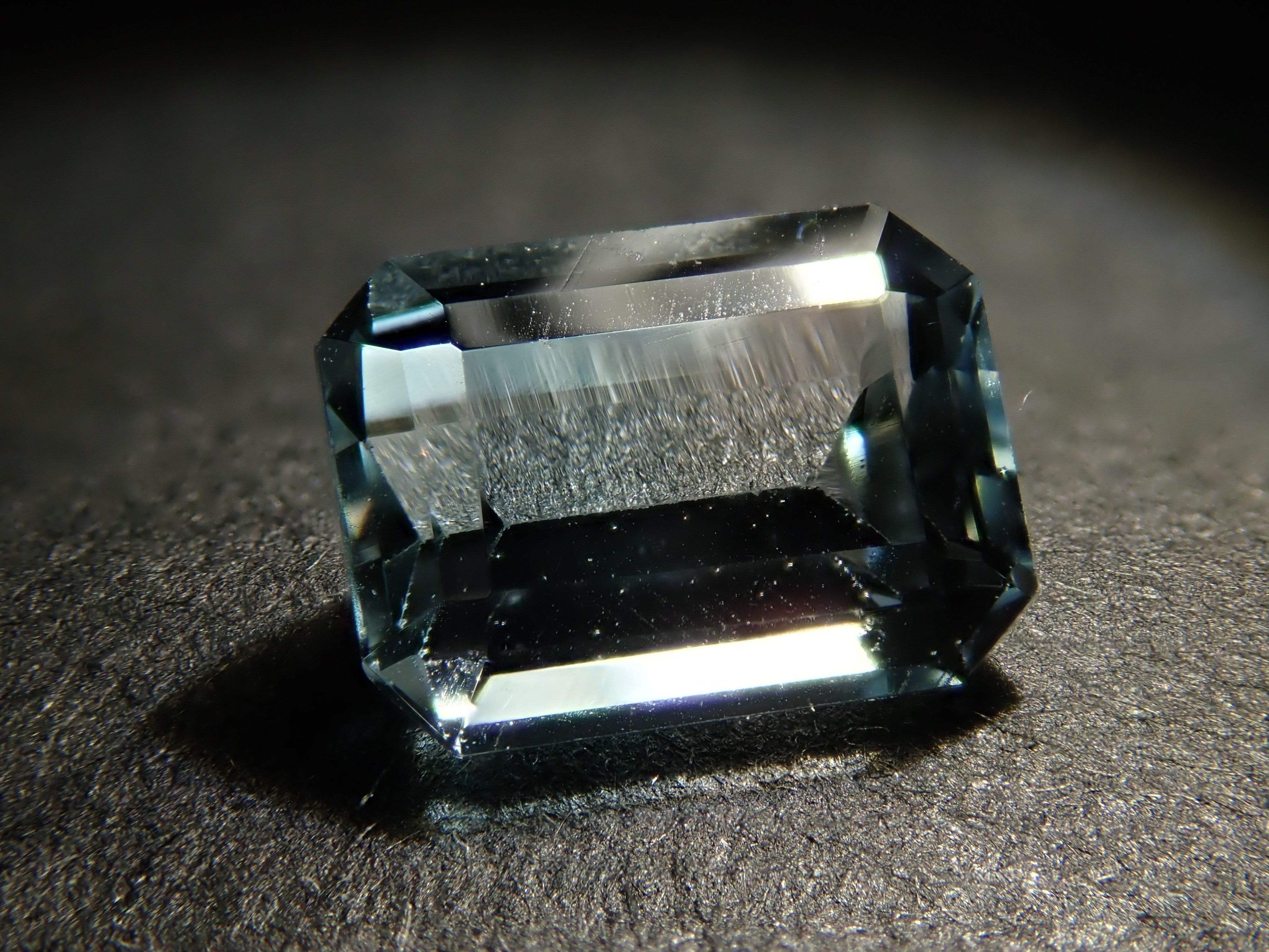 ブラジル産バイカラートパーズ 1.317ctルース