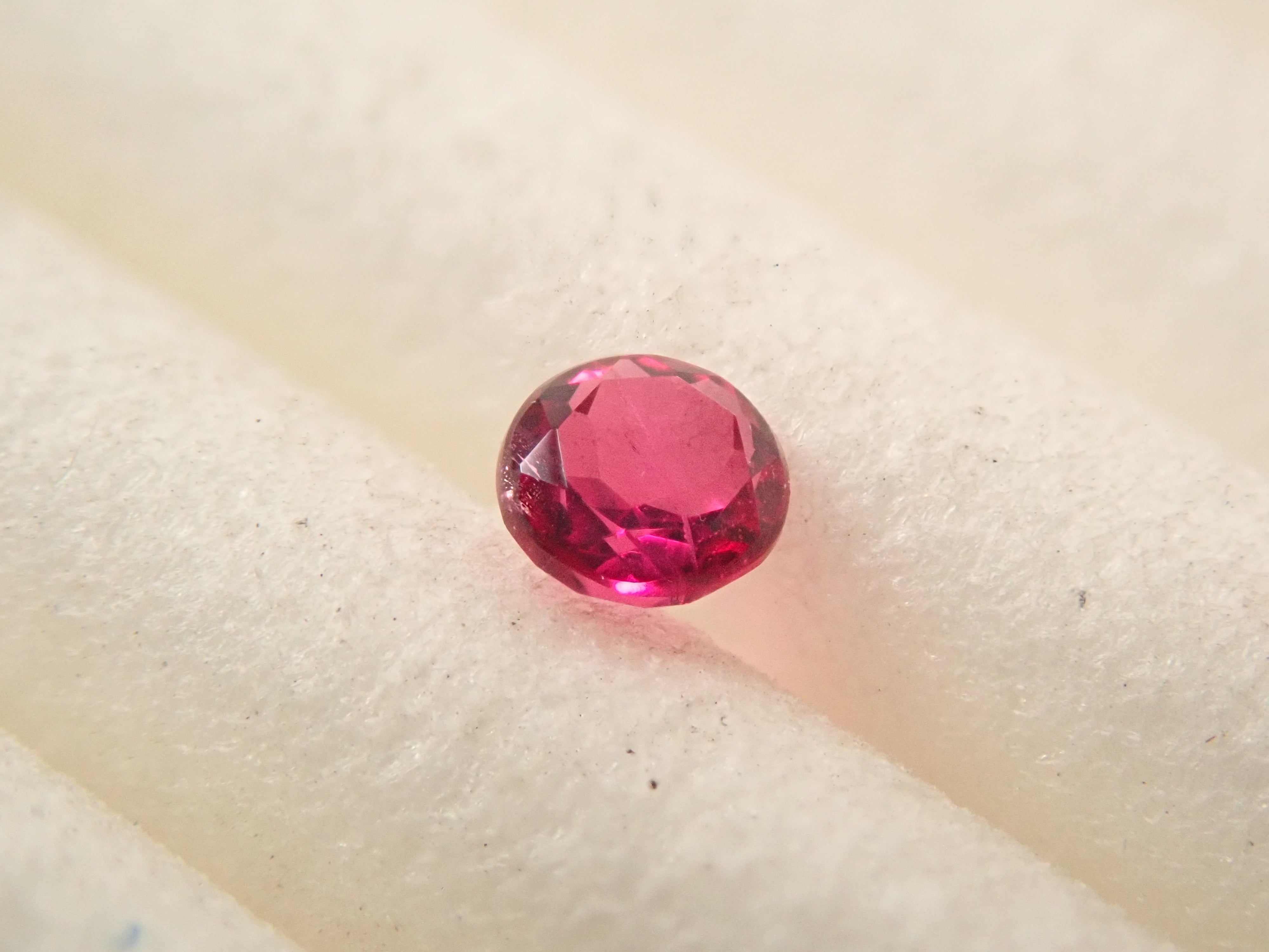 抽選販売091507_ノンオイルレッドベリル 2.5mm/0.050ctルース GIA
