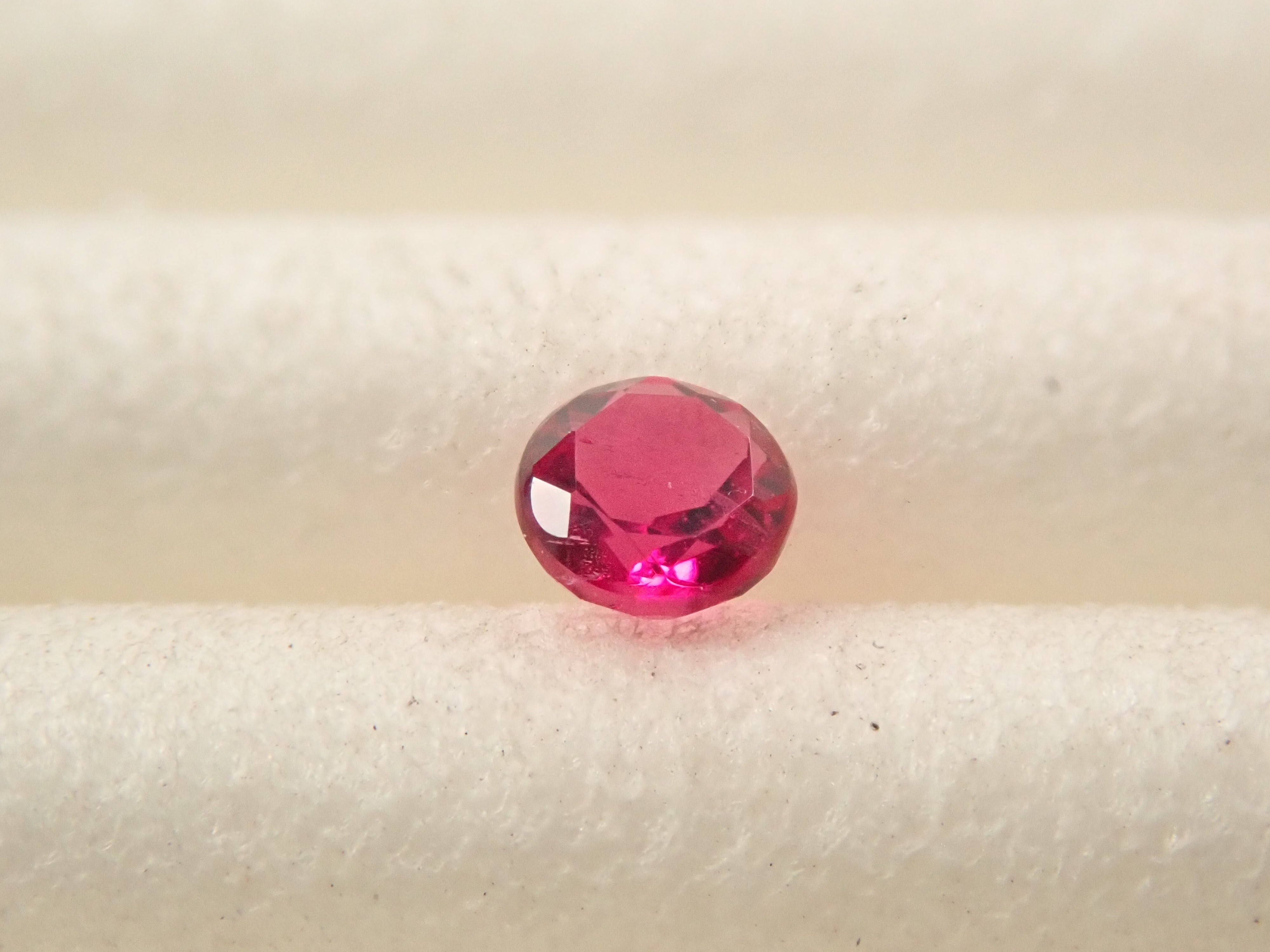 抽選販売091507_ノンオイルレッドベリル 2.5mm/0.050ctルース GIA