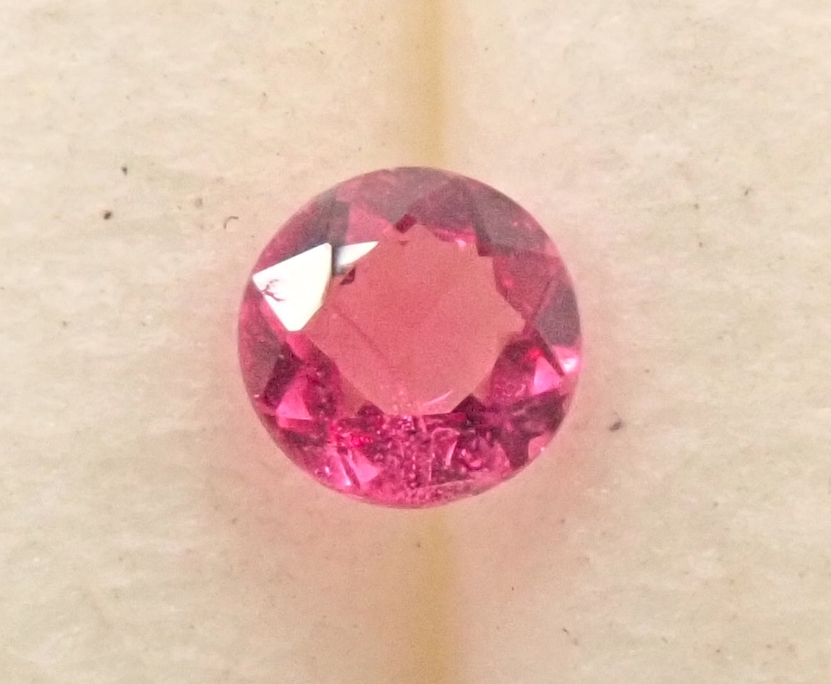 アメリカ産ノンオイルレッドベリル 2.5mm/0.050ctルース GIA