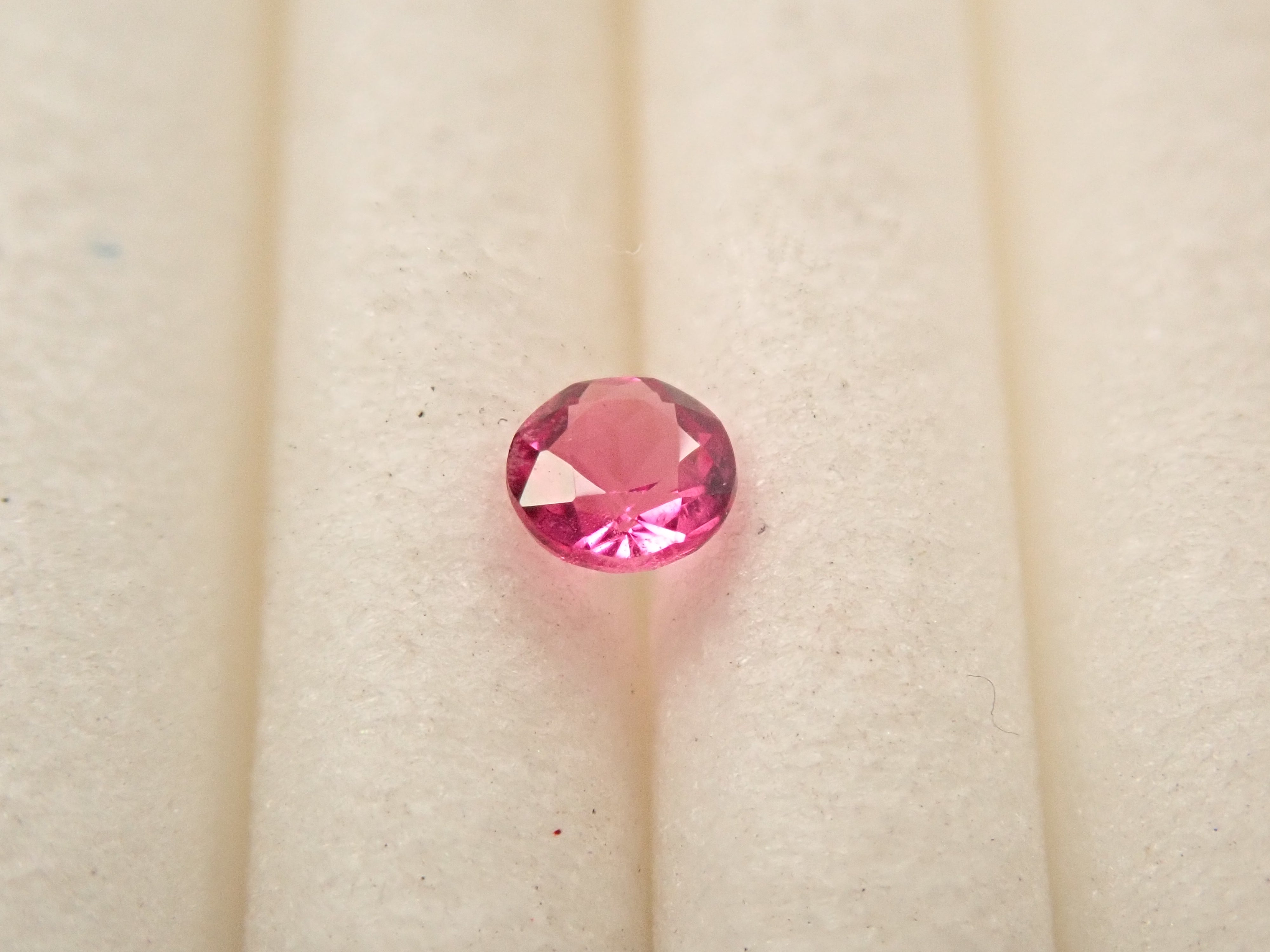 【12560390掲載】ノンオイルレッドベリル 0.050ctルース