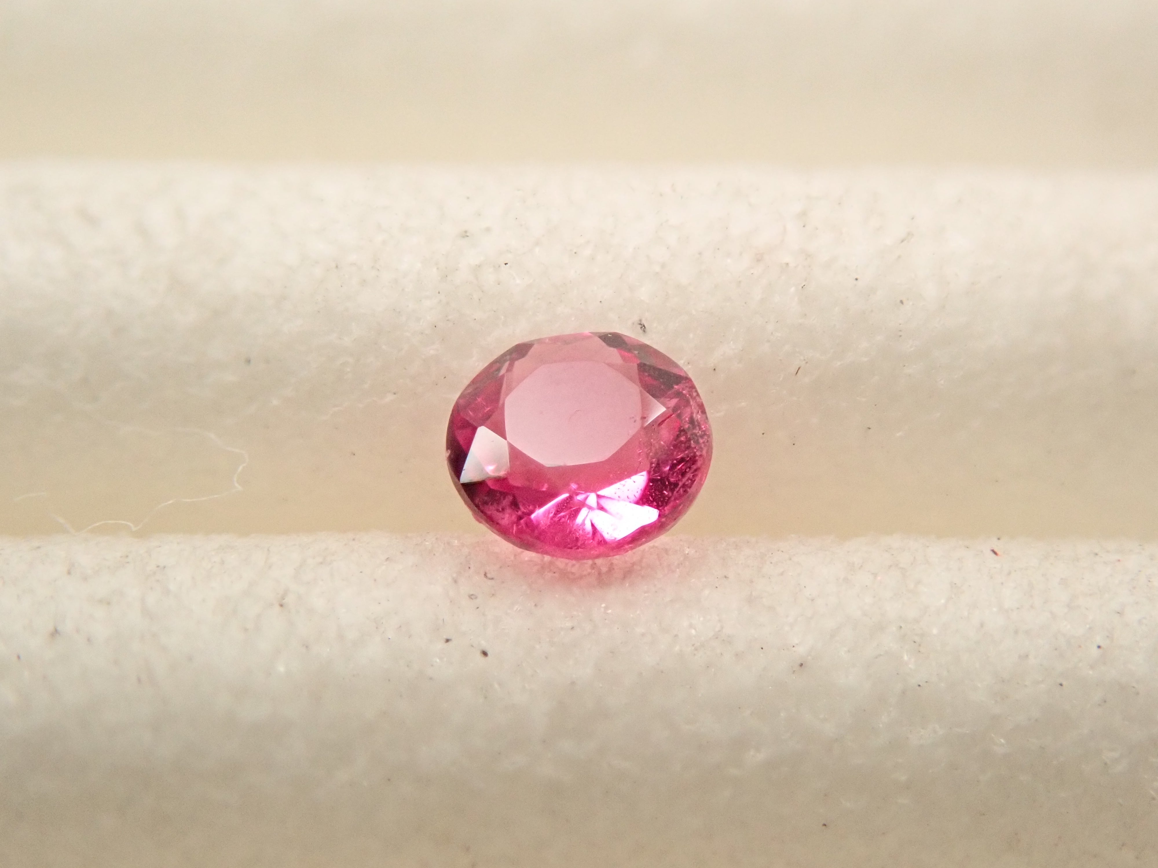 【12560390掲載】ノンオイルレッドベリル 0.050ctルース