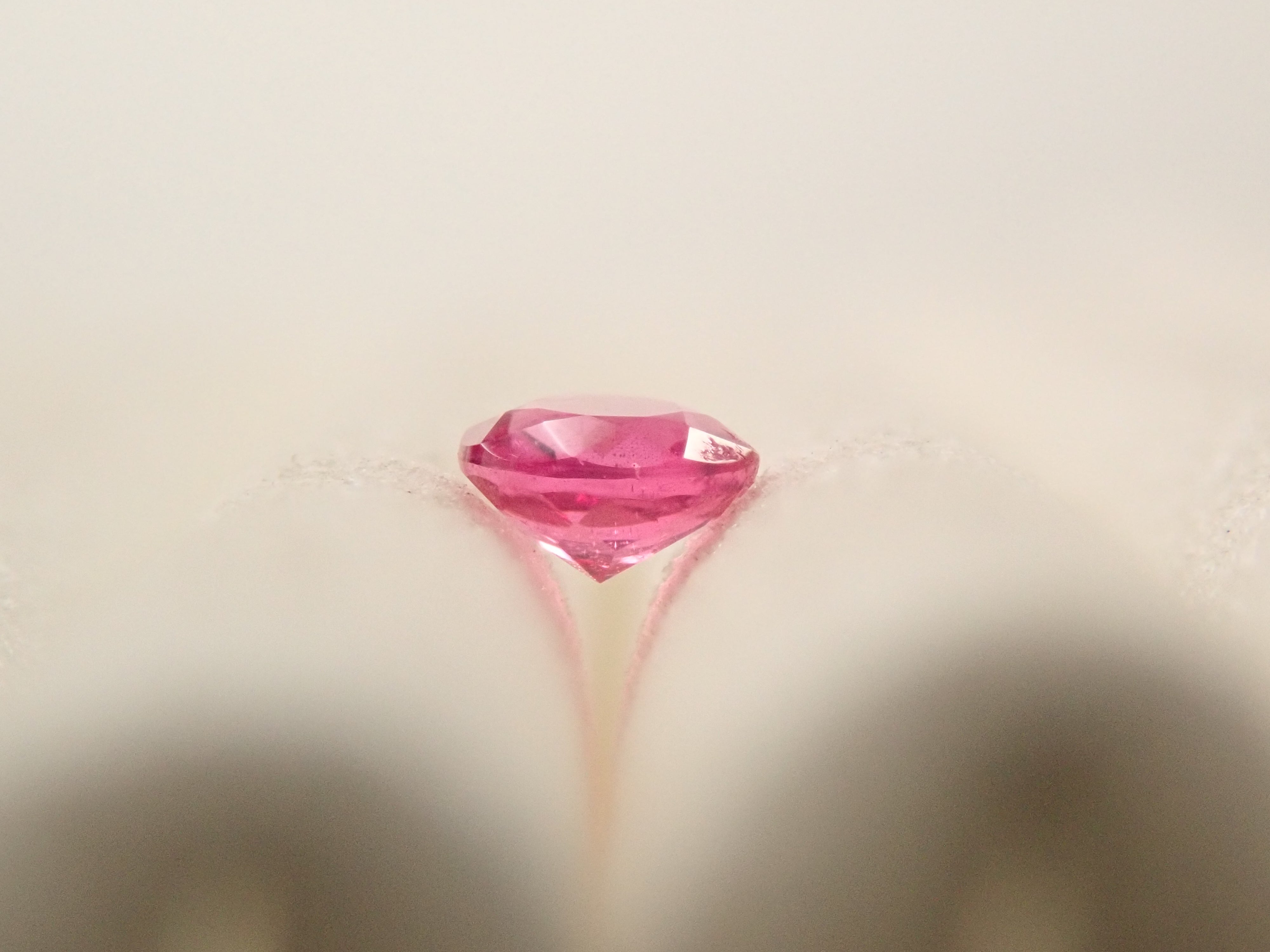 【12560390掲載】ノンオイルレッドベリル 0.050ctルース