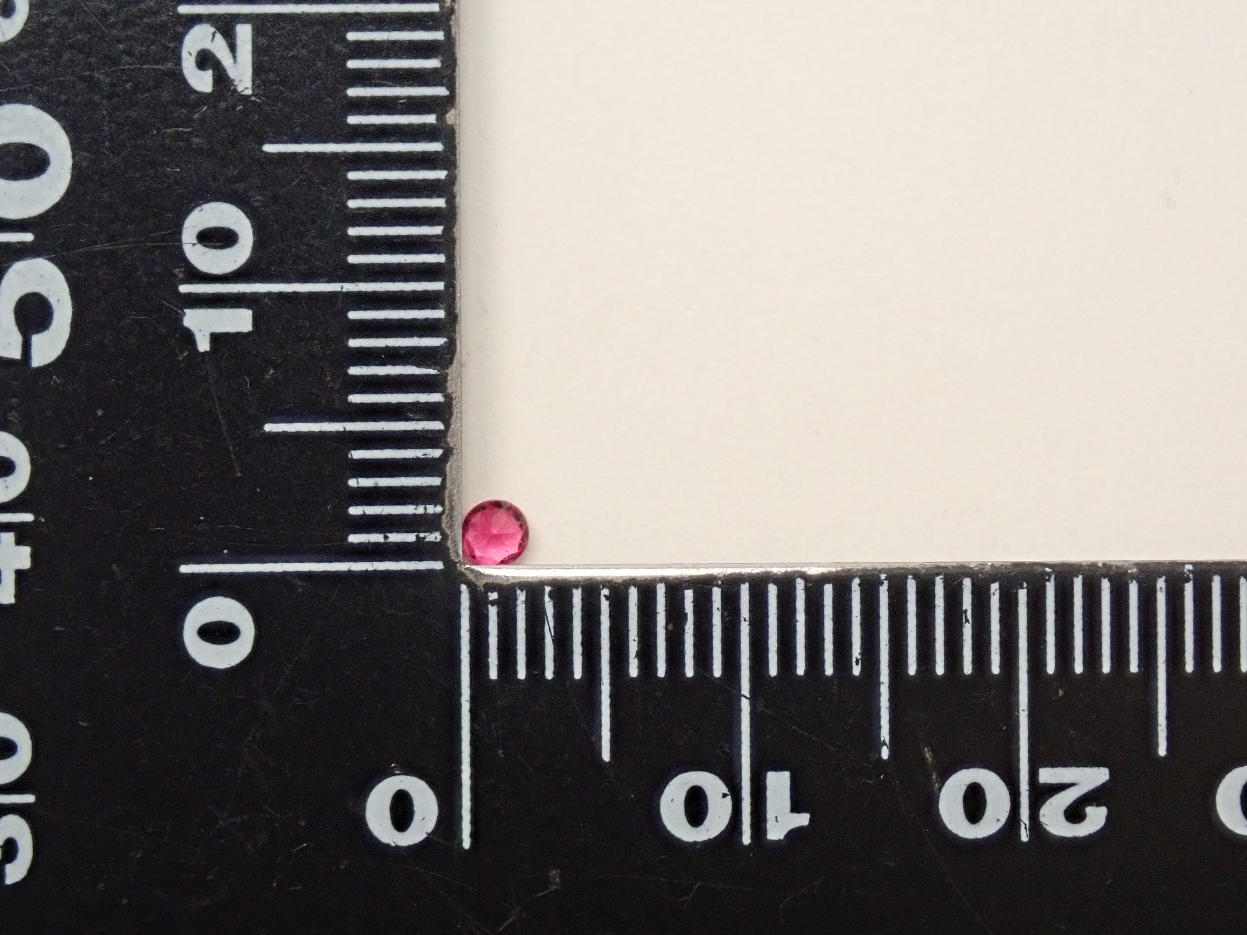 【12560390掲載】ノンオイルレッドベリル 0.050ctルース