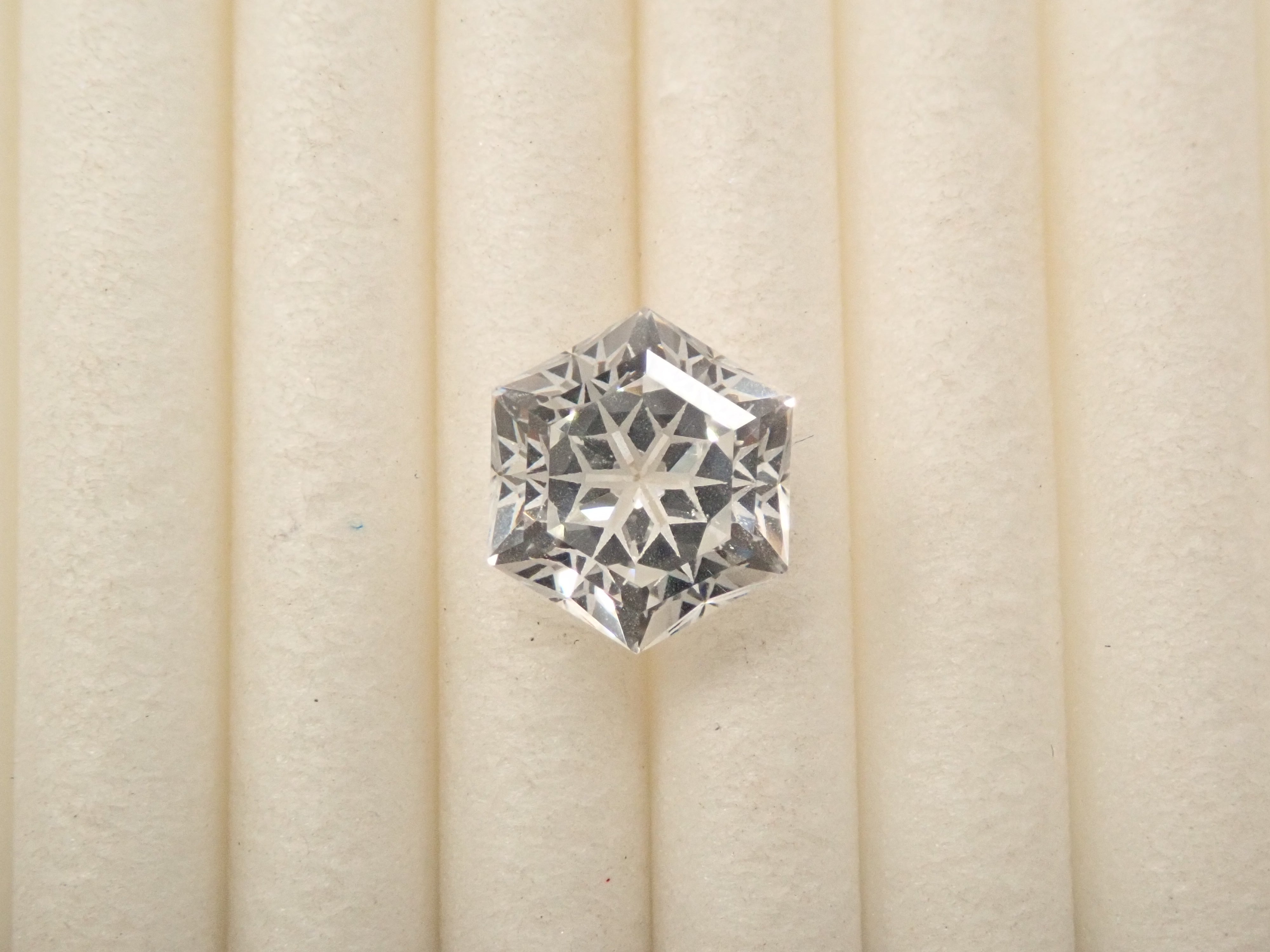 【ゆきんこカット】YAG(イットリウムアルミニウムガーネット) 1.391ctルース 鑑別書