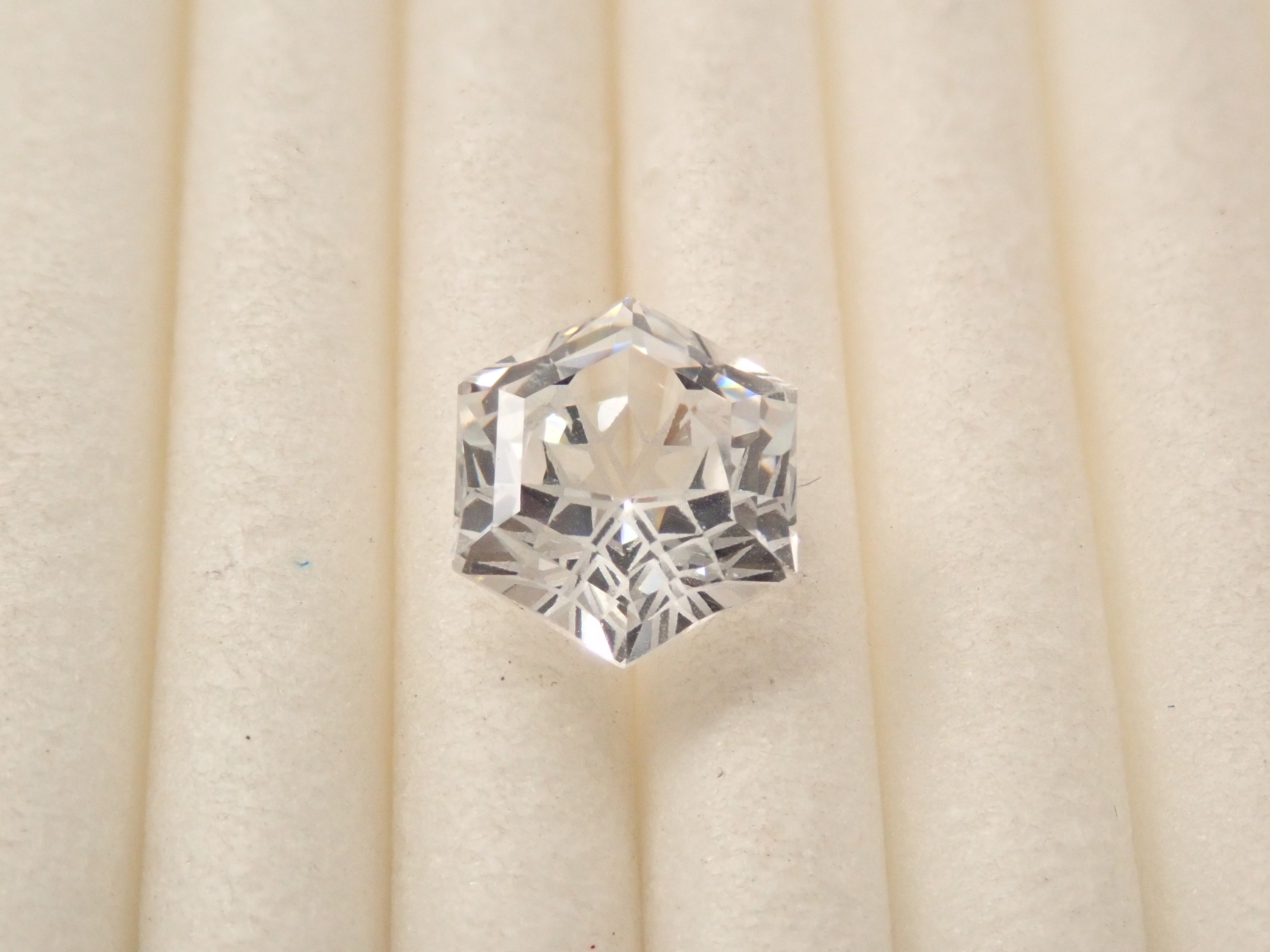 【ゆきんこカット】YAG(イットリウムアルミニウムガーネット) 1.391ctルース 鑑別書