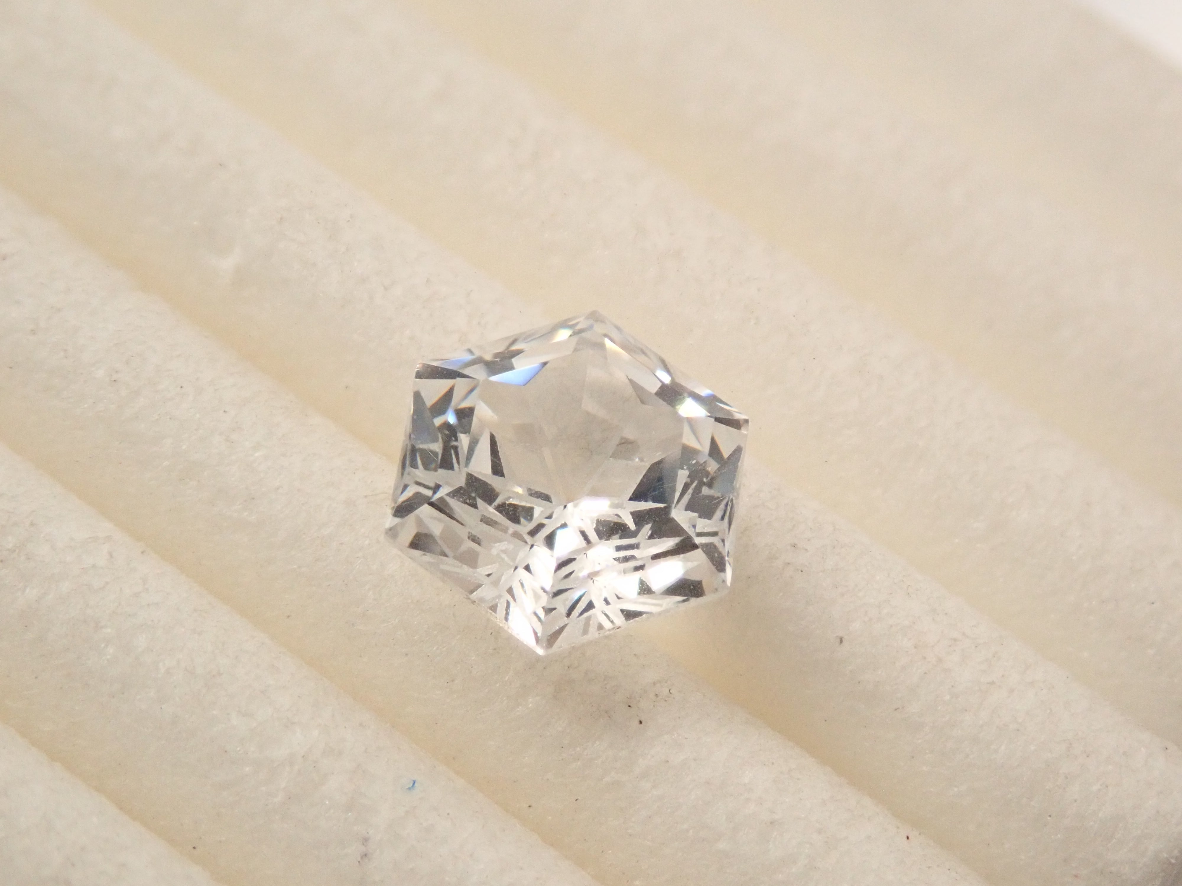 【ゆきんこカット】YAG(イットリウムアルミニウムガーネット) 1.391ctルース 鑑別書