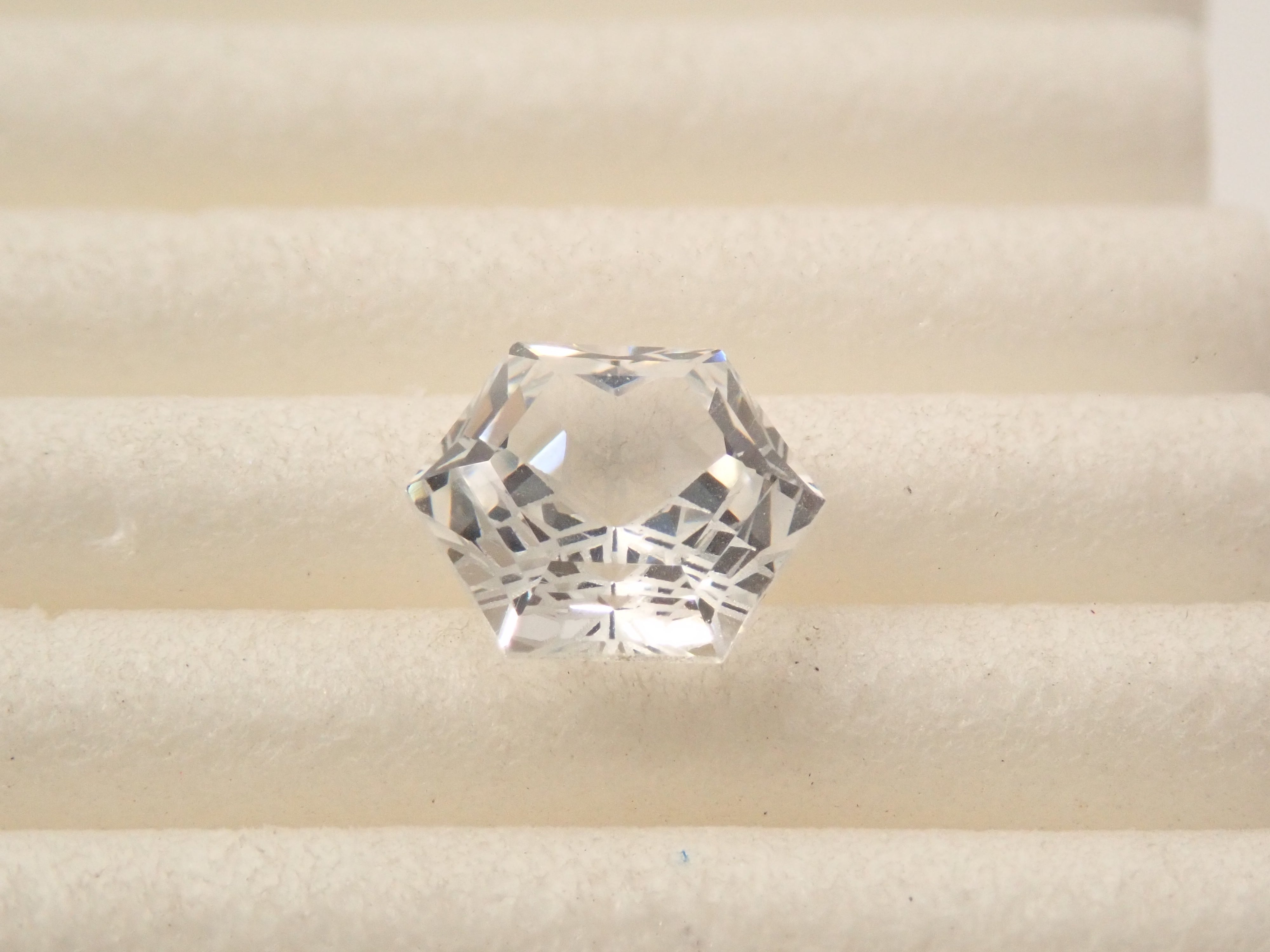 【ゆきんこカット】YAG(イットリウムアルミニウムガーネット) 1.391ctルース 鑑別書