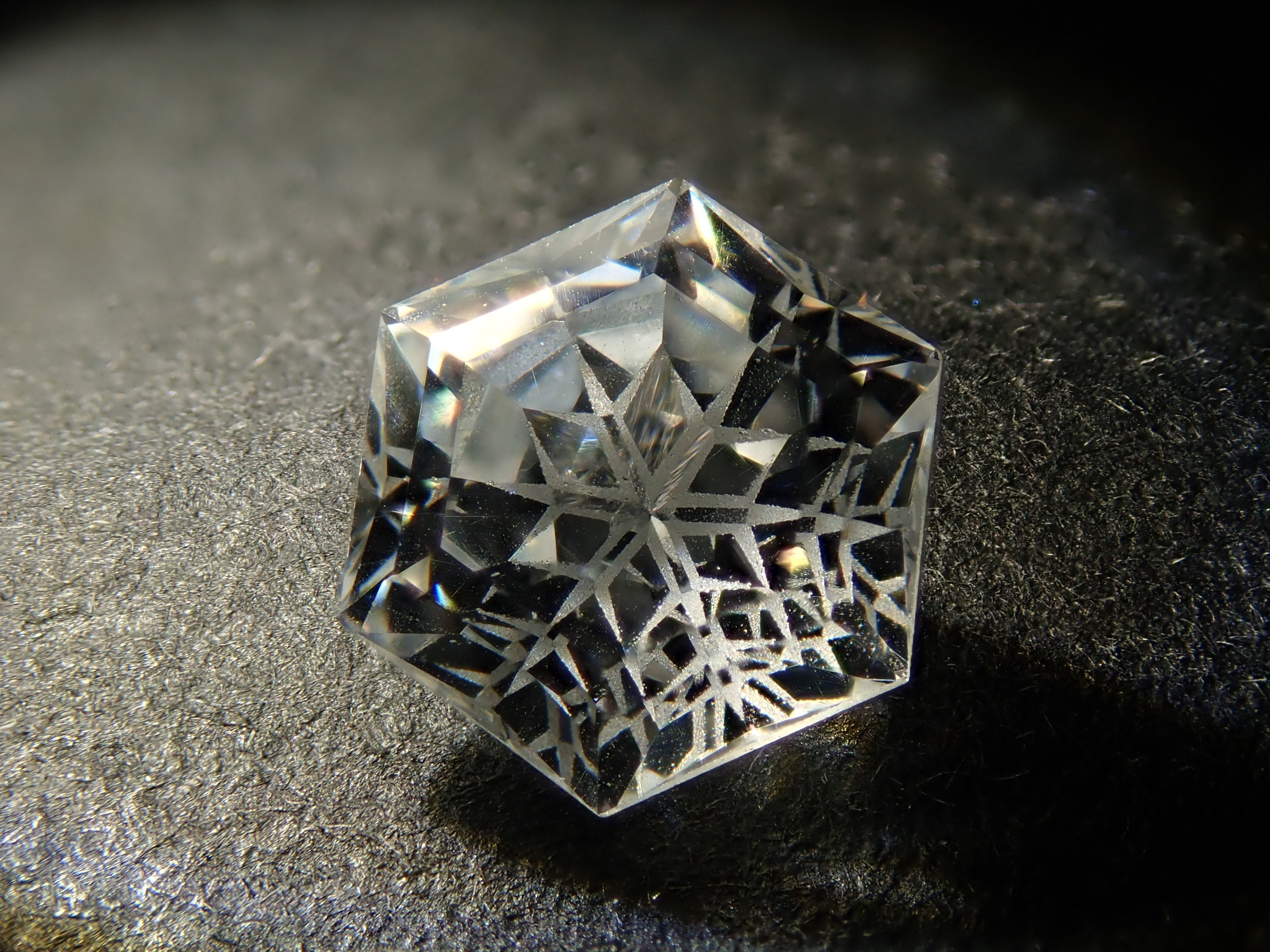 【ゆきんこカット】YAG(イットリウムアルミニウムガーネット) 1.391ctルース 鑑別書